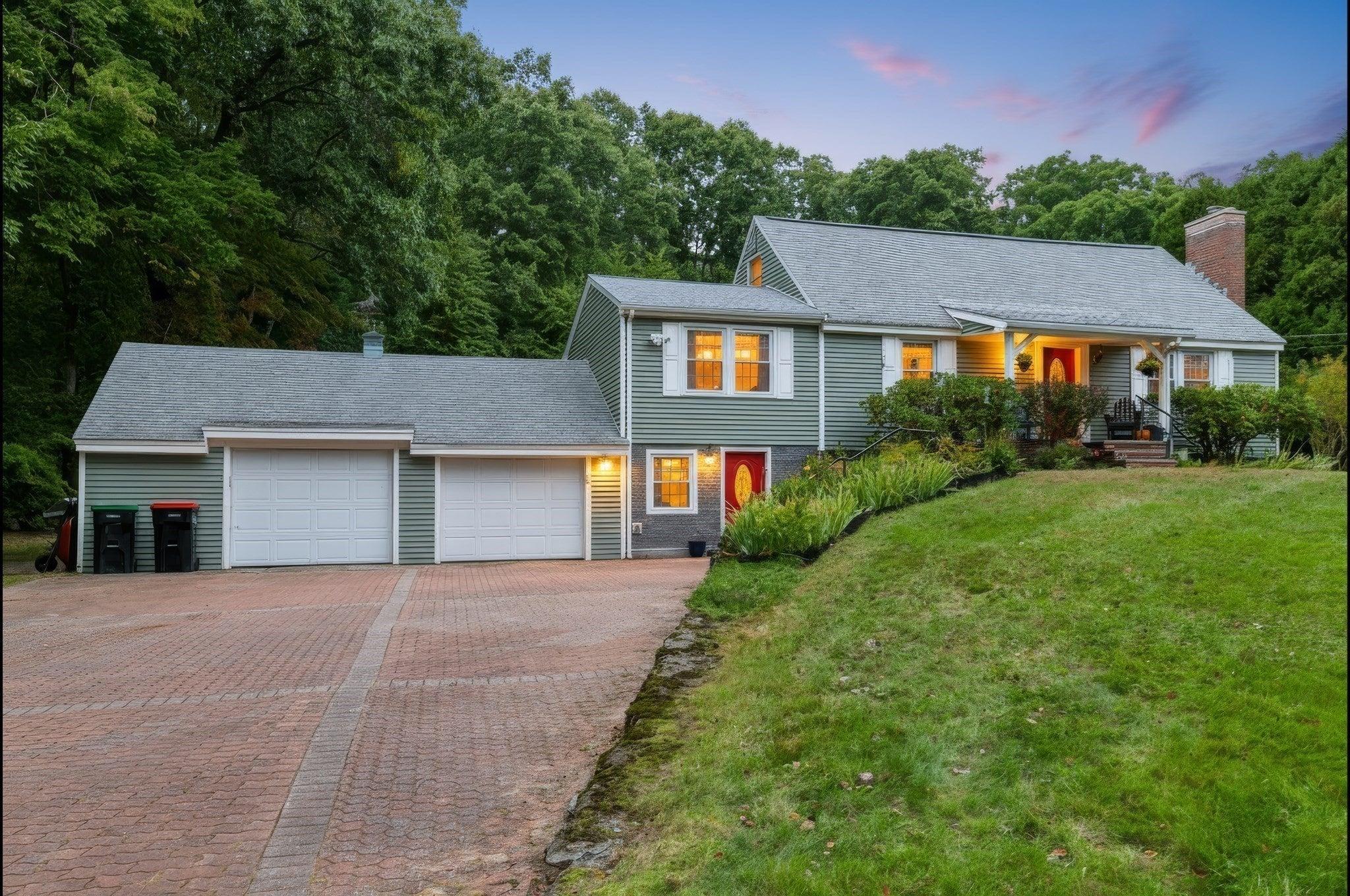 W Sutton Rd, Sutton, MA 01590