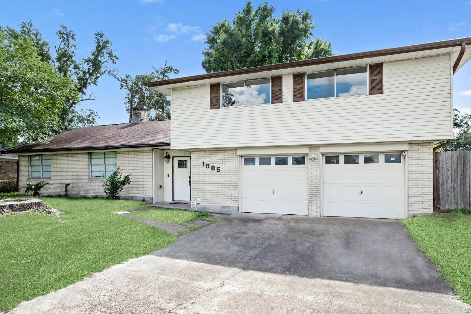 Howell St, Beaumont, TX 77706