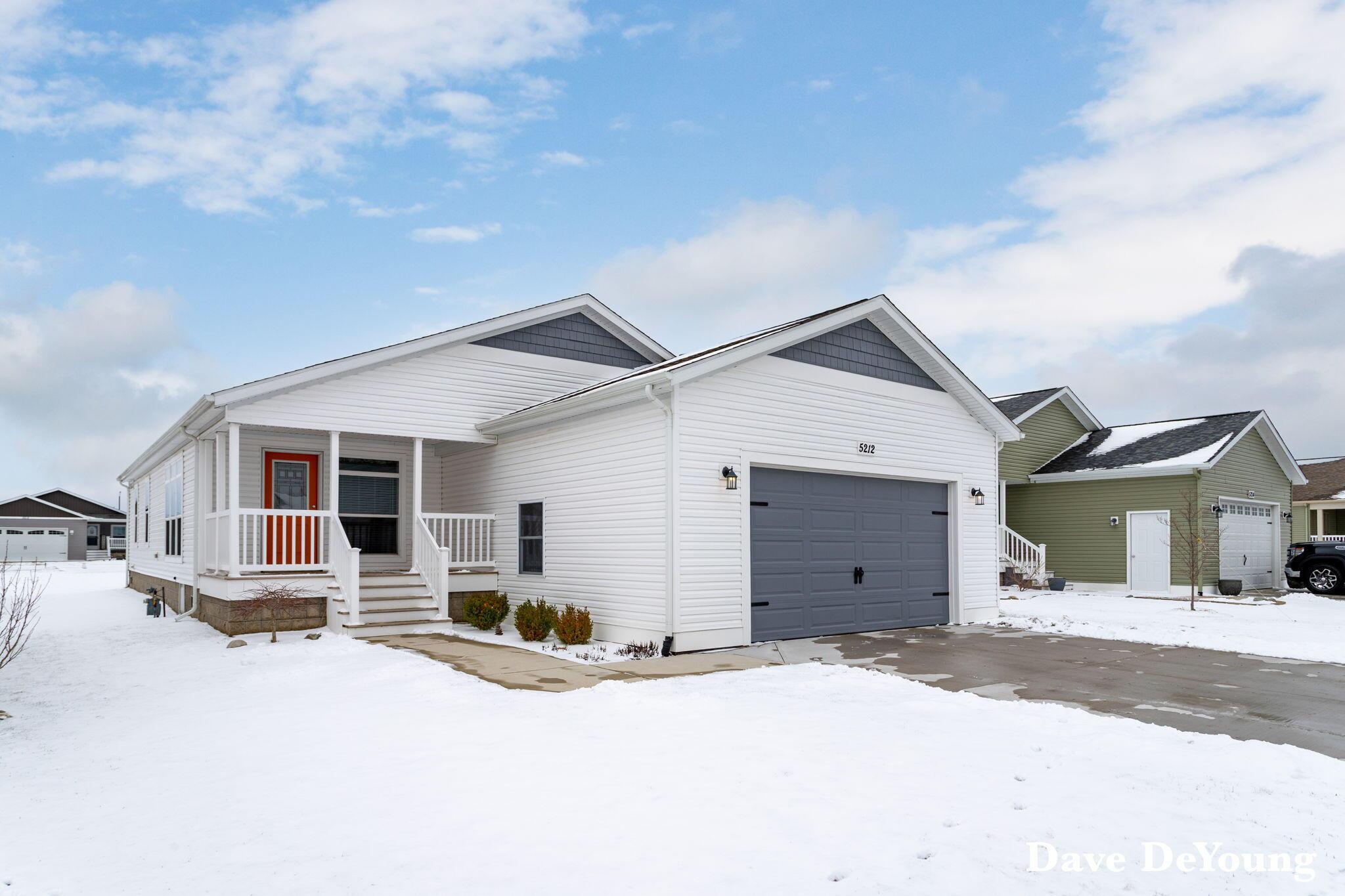 E Scenic Turn Ln, Holland, MI 49423