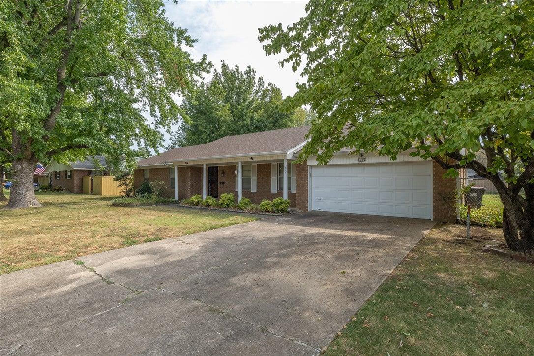 Crestwood St, Springdale, AR 72762