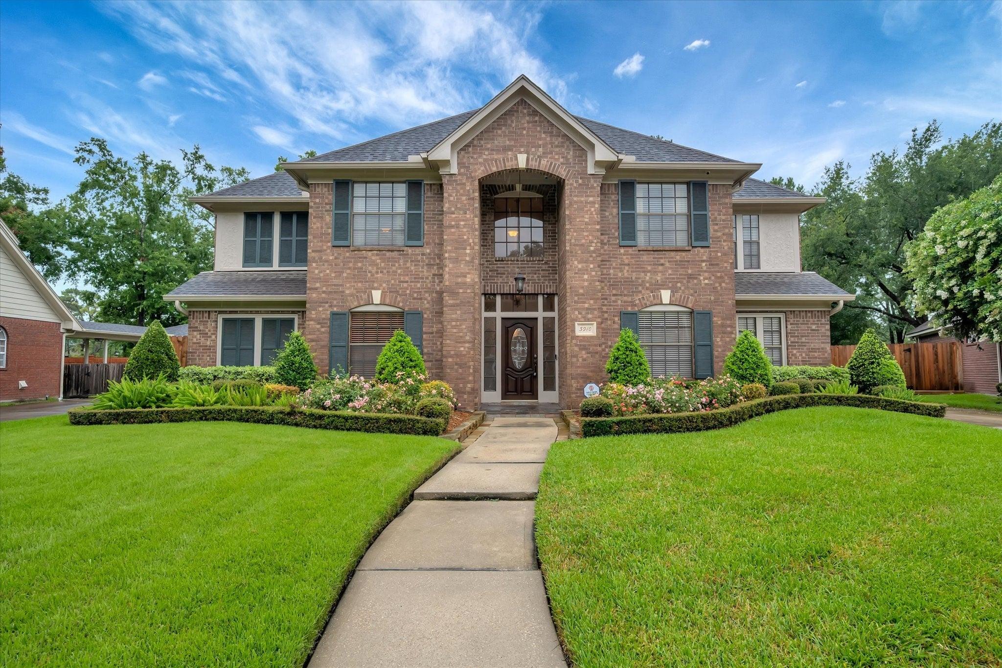 Quiet Knoll Ct, Houston, TX 77059
