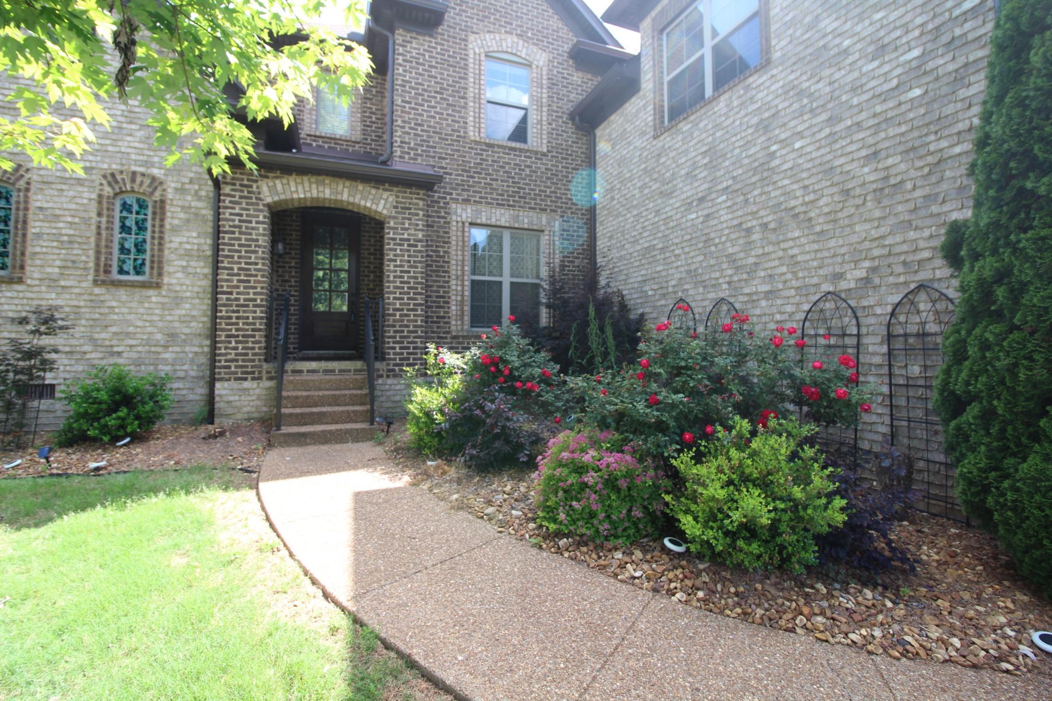 Crooked Creek Ln, Hendersonville, TN 37075
