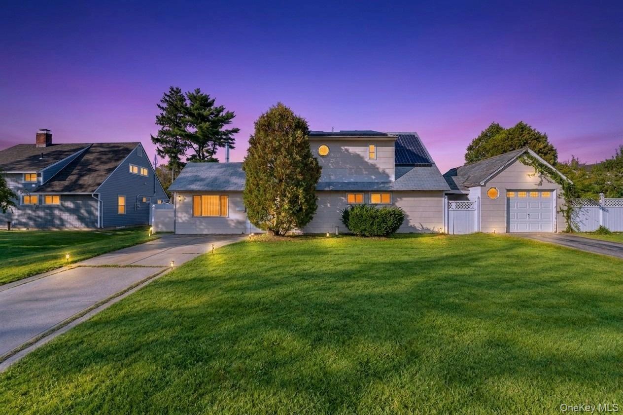 Petal Ln, Hicksville, NY 11801