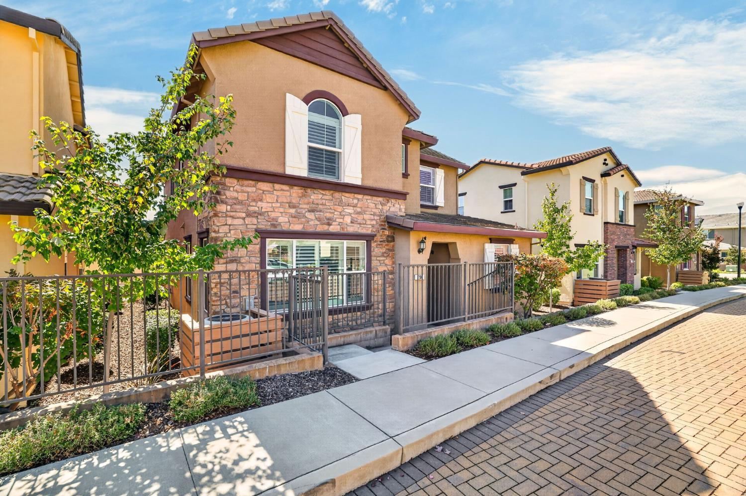 Rochdale St, Roseville, CA 95661