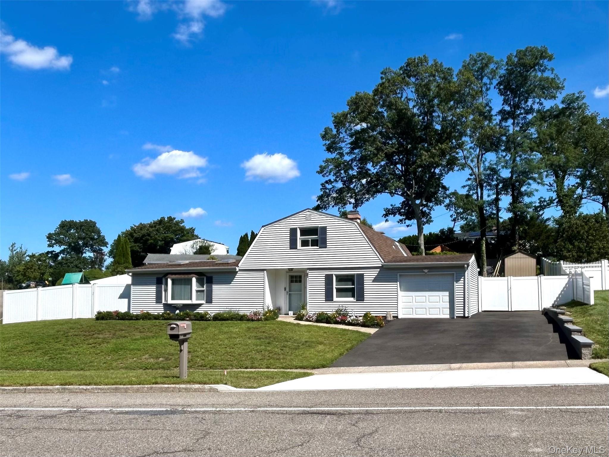 Waverly Ave, Farmingville, NY 11738