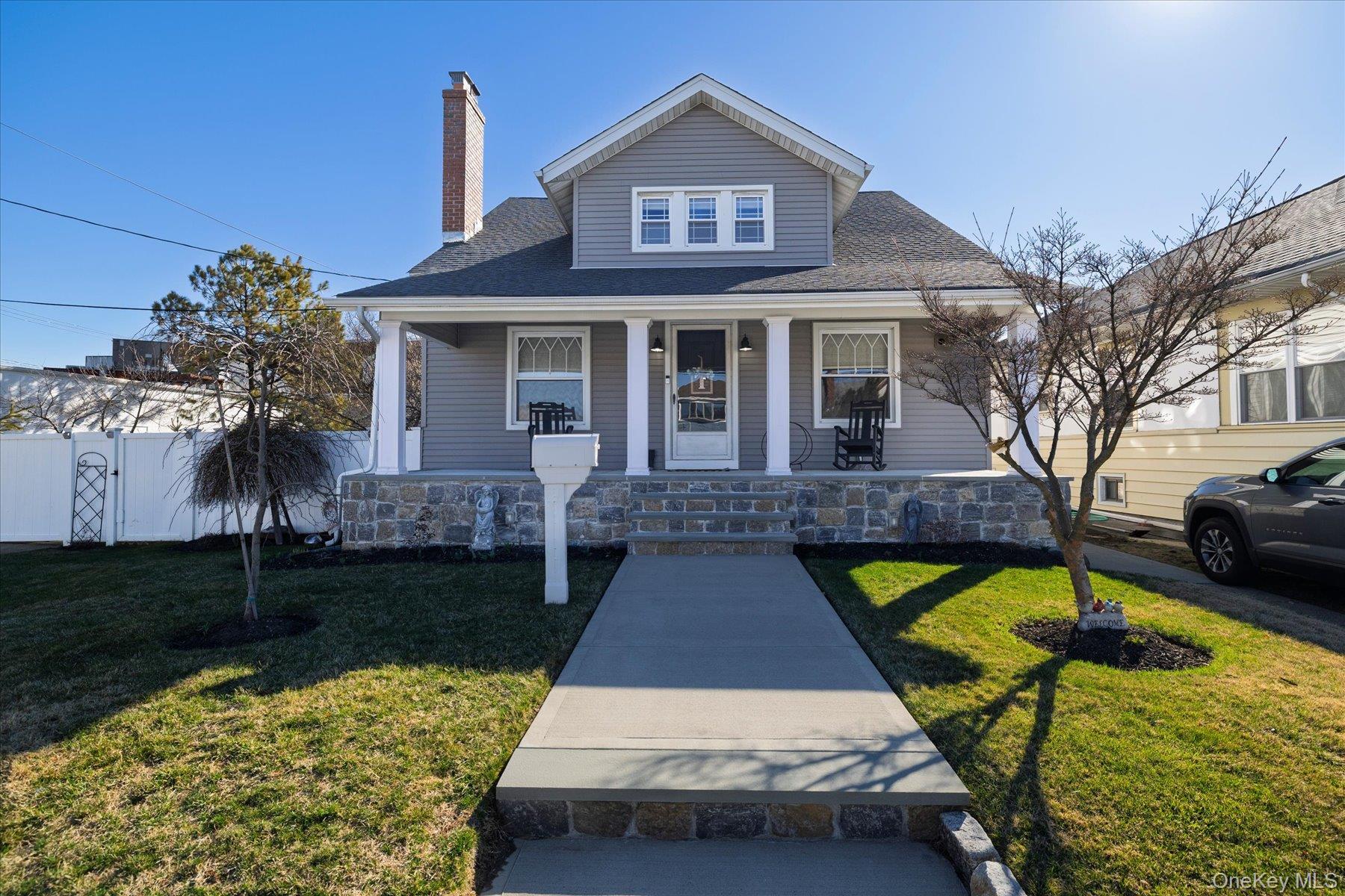 Waverly Ave, Oceanside, NY 11572