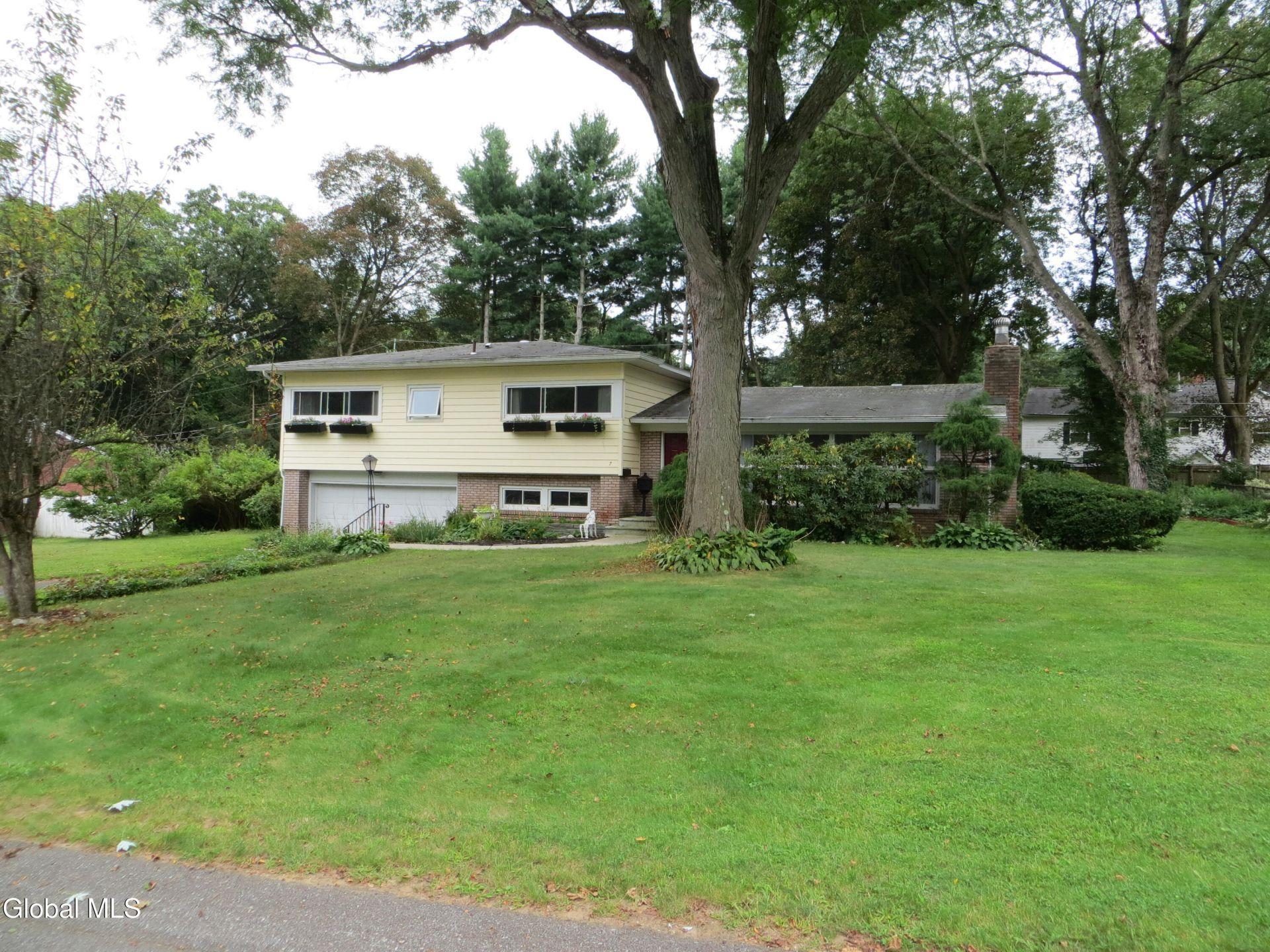 Paul Holly Dr, Albany, NY 12211