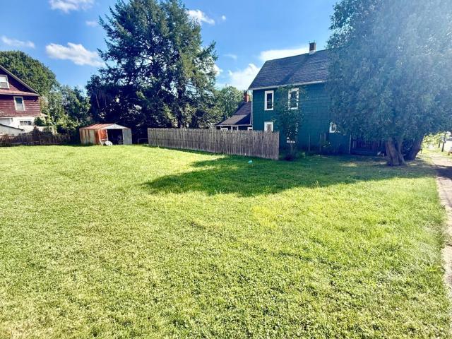Russell St, Warren, PA 16365