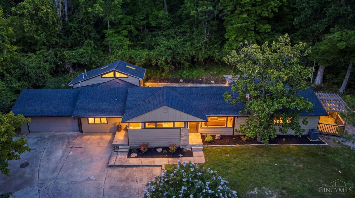 Dogwood Ln, Cincinnati, OH 45213