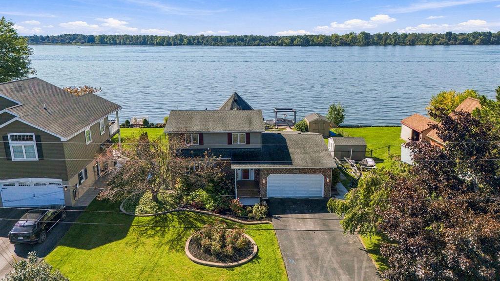 W Rivershore Dr, Niagara Falls, NY 14304