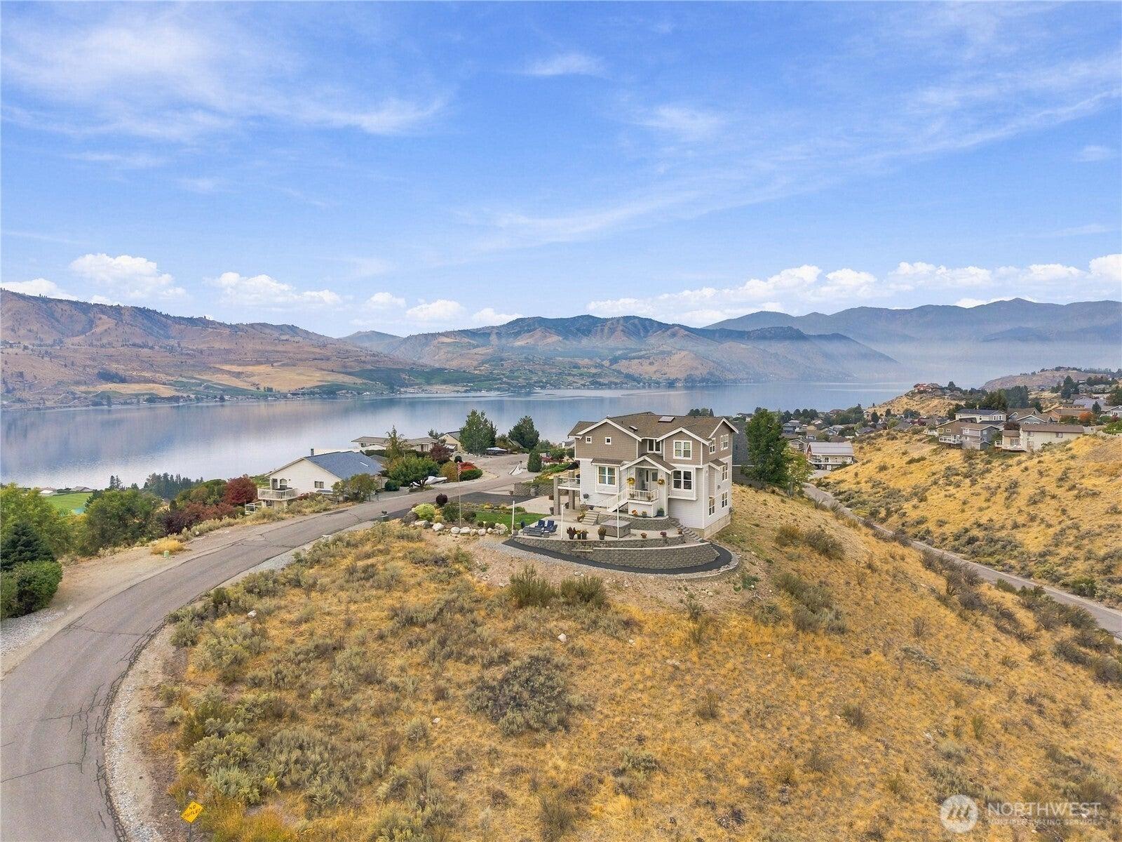 Crescent St, Chelan, WA 98816