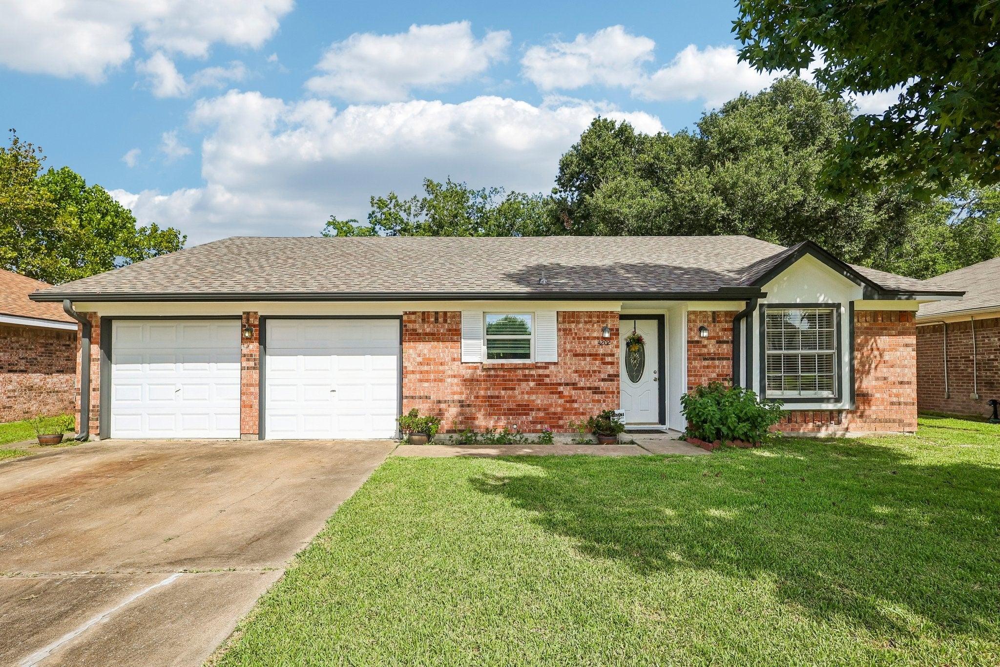 Townes Forest Rd, Friendswood, TX 77546