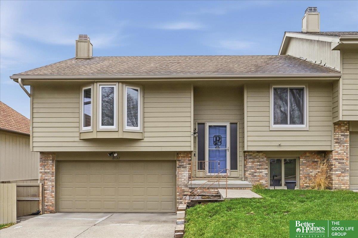N 121st St, Omaha, NE 68164
