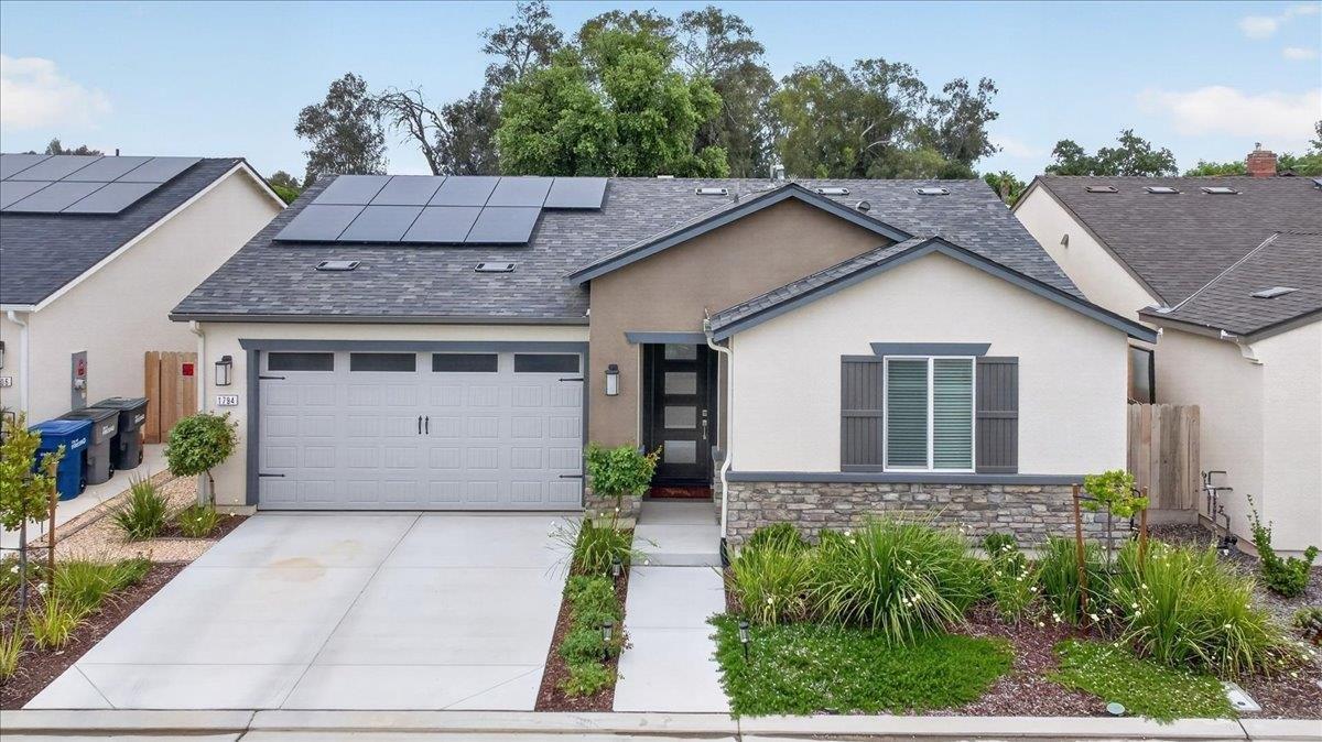 N Carriage Ave, Fresno, CA 93727