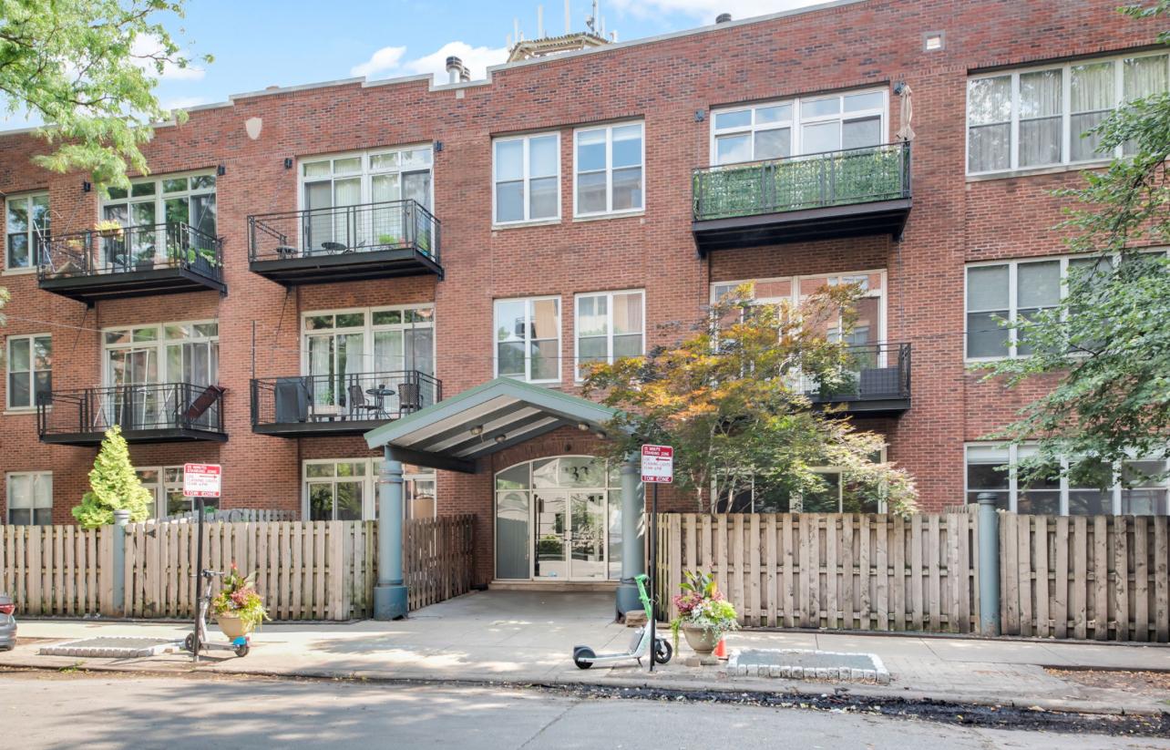 W Saint Paul Ave, Chicago, IL 60647