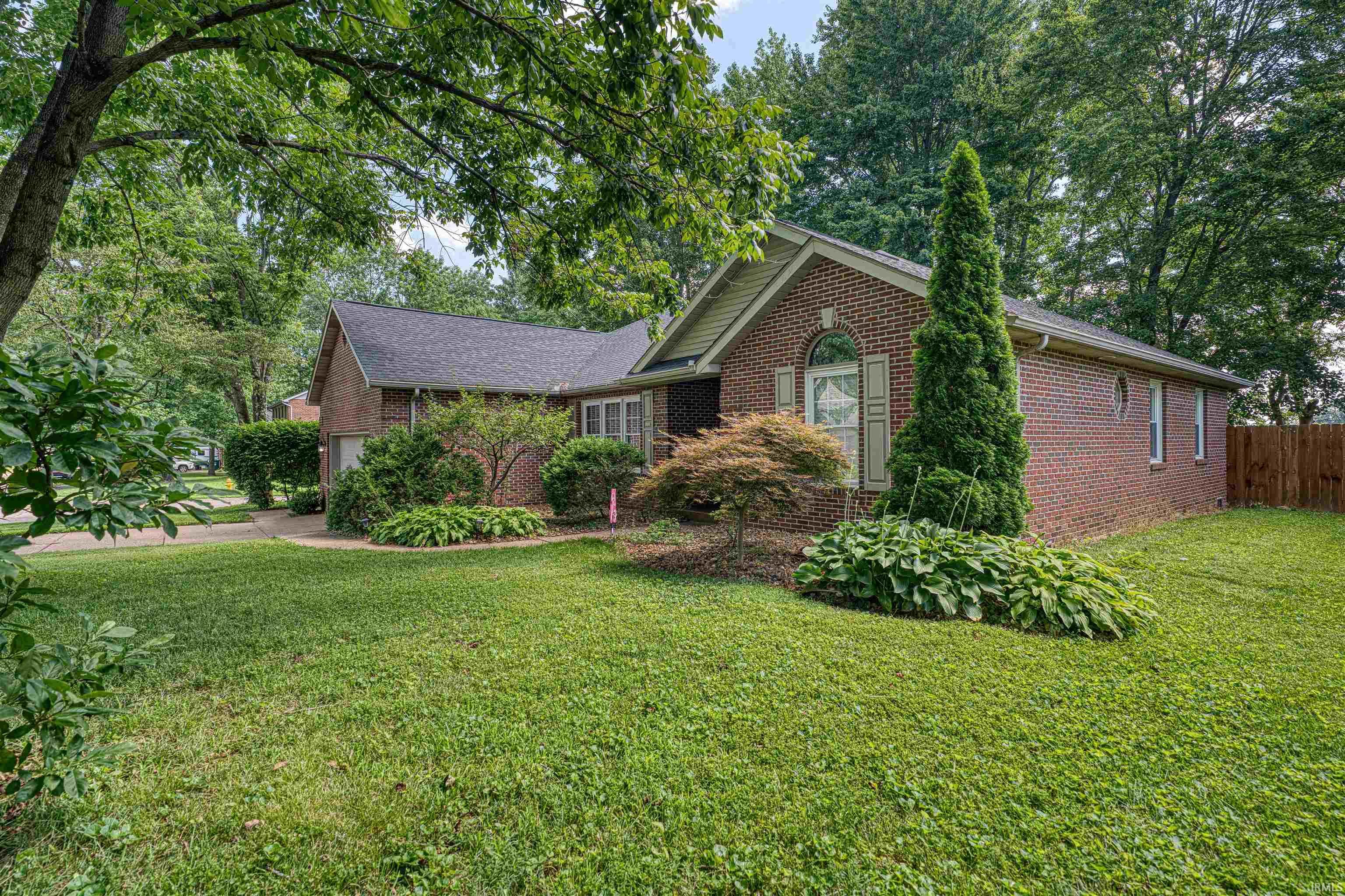 Summer Creek Ln, Newburgh, IN 47630