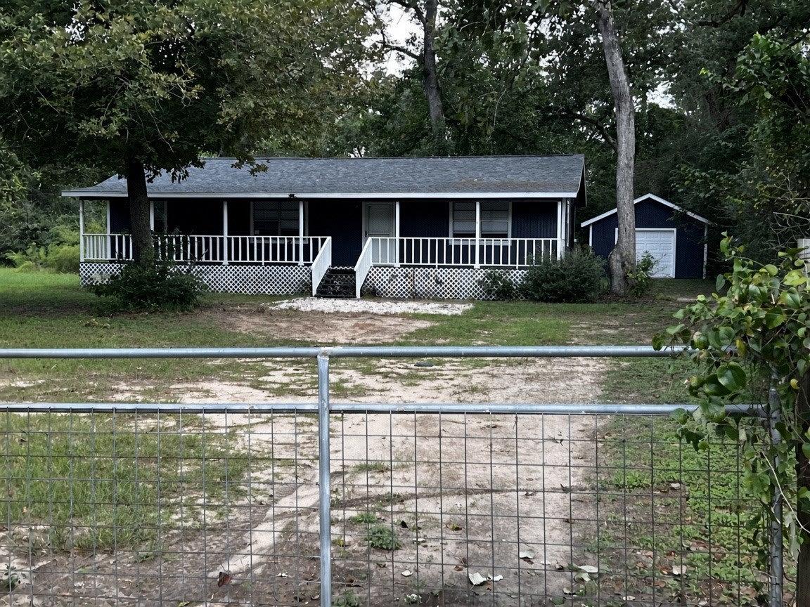 Hall Dr S, Montgomery, TX 77316