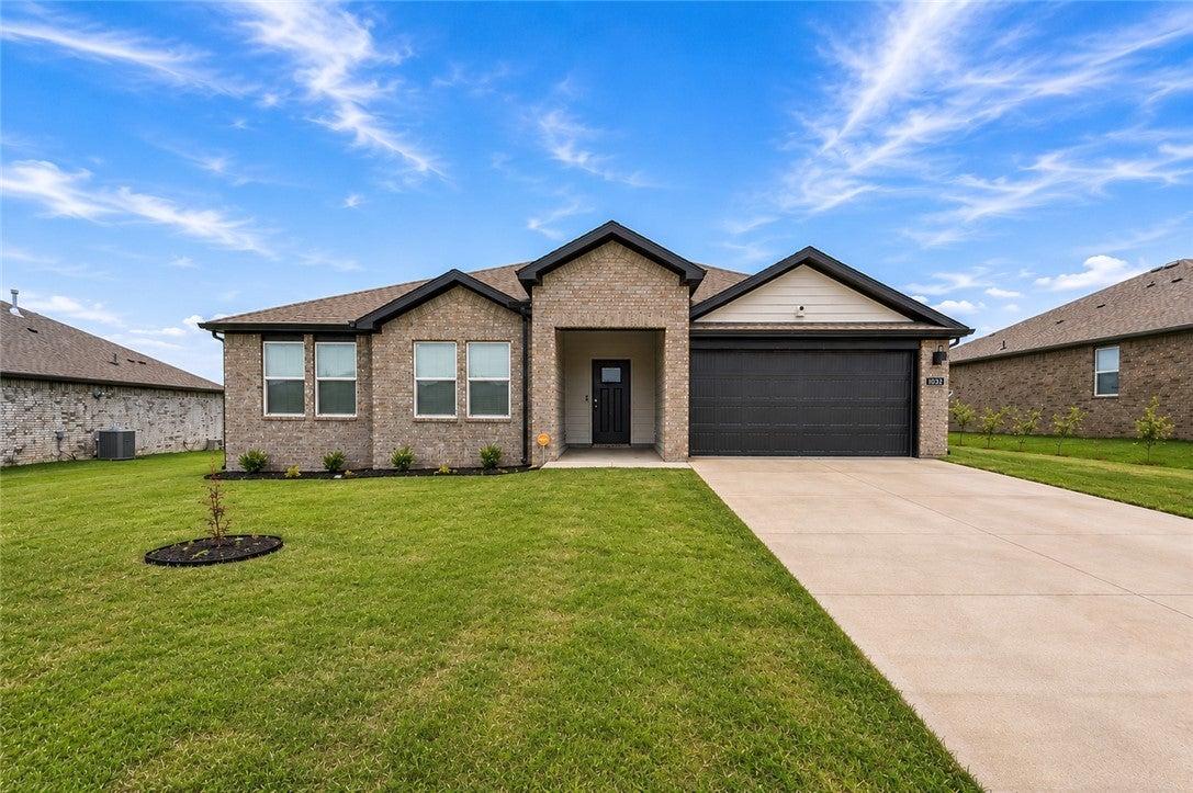 Emerald St, Prairie Grove, AR 72753
