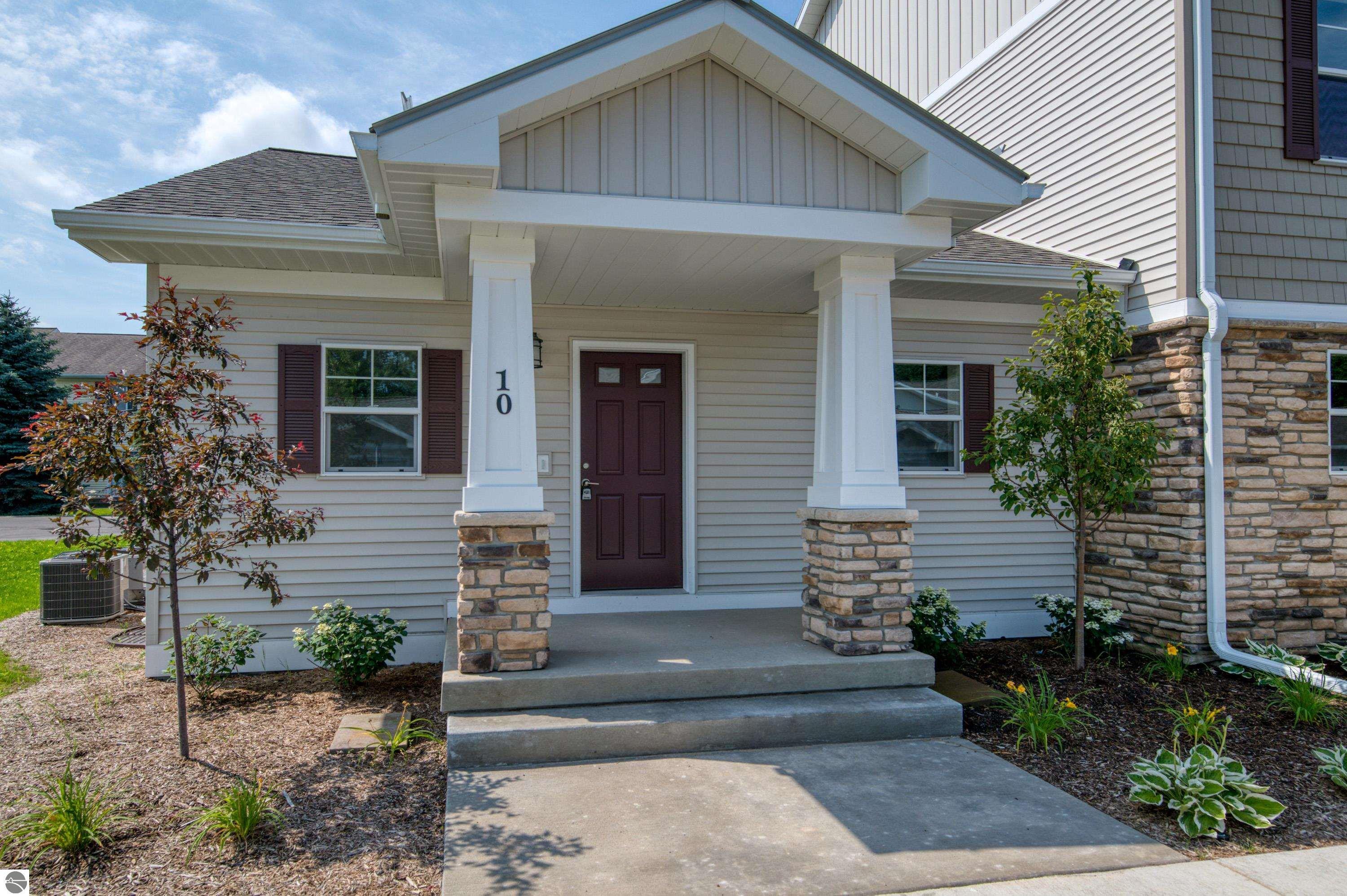 Simsbury St, Traverse City, MI 49686