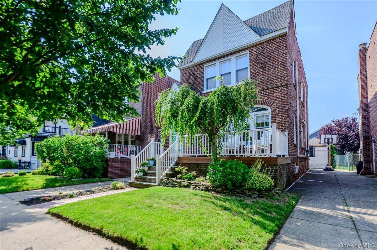 W Market St, Long Beach, NY 11561