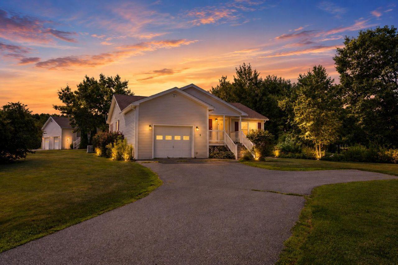 Cambridge Dr, Hermon, ME 04401