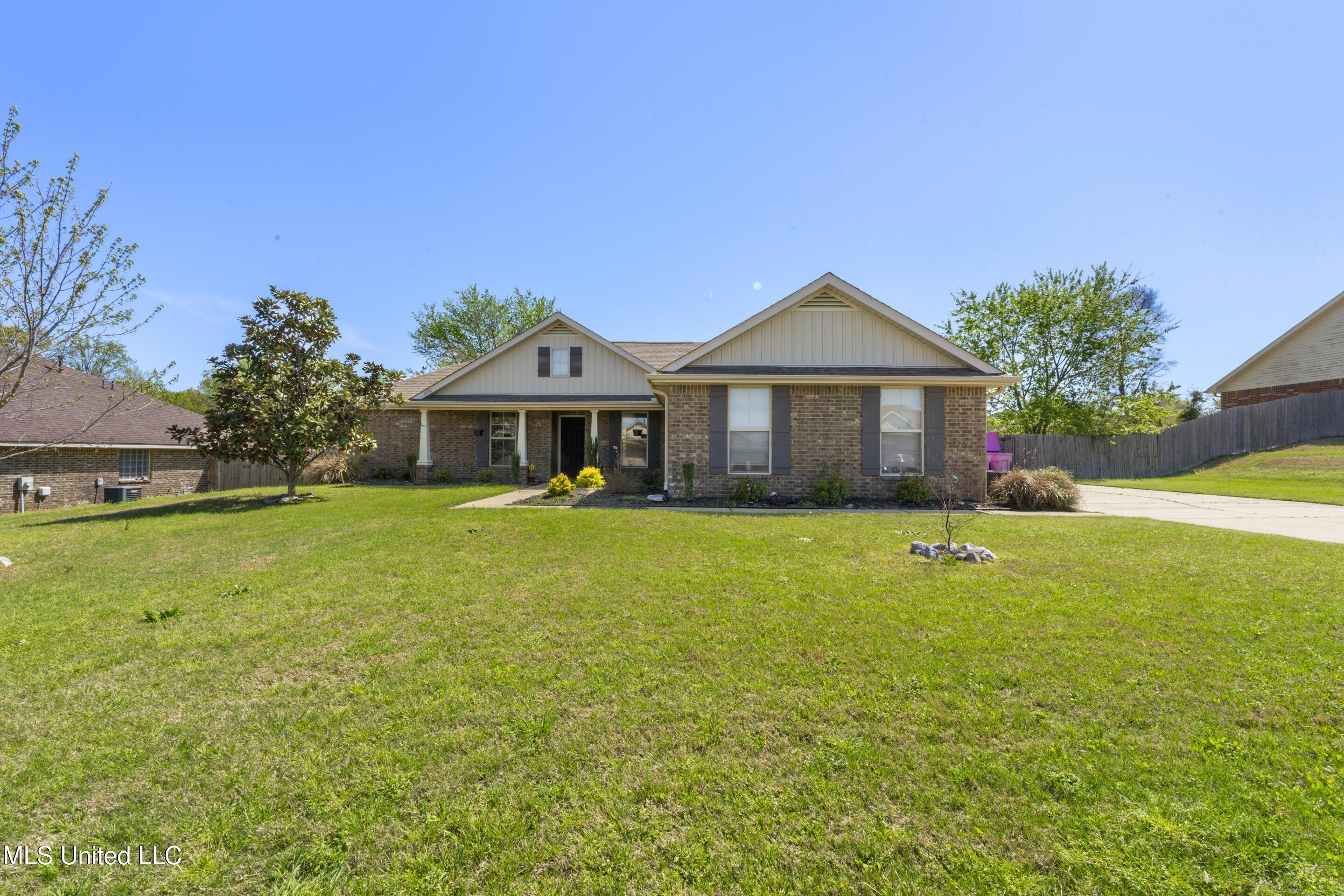Brierfield Dr E, Southaven, MS 38672