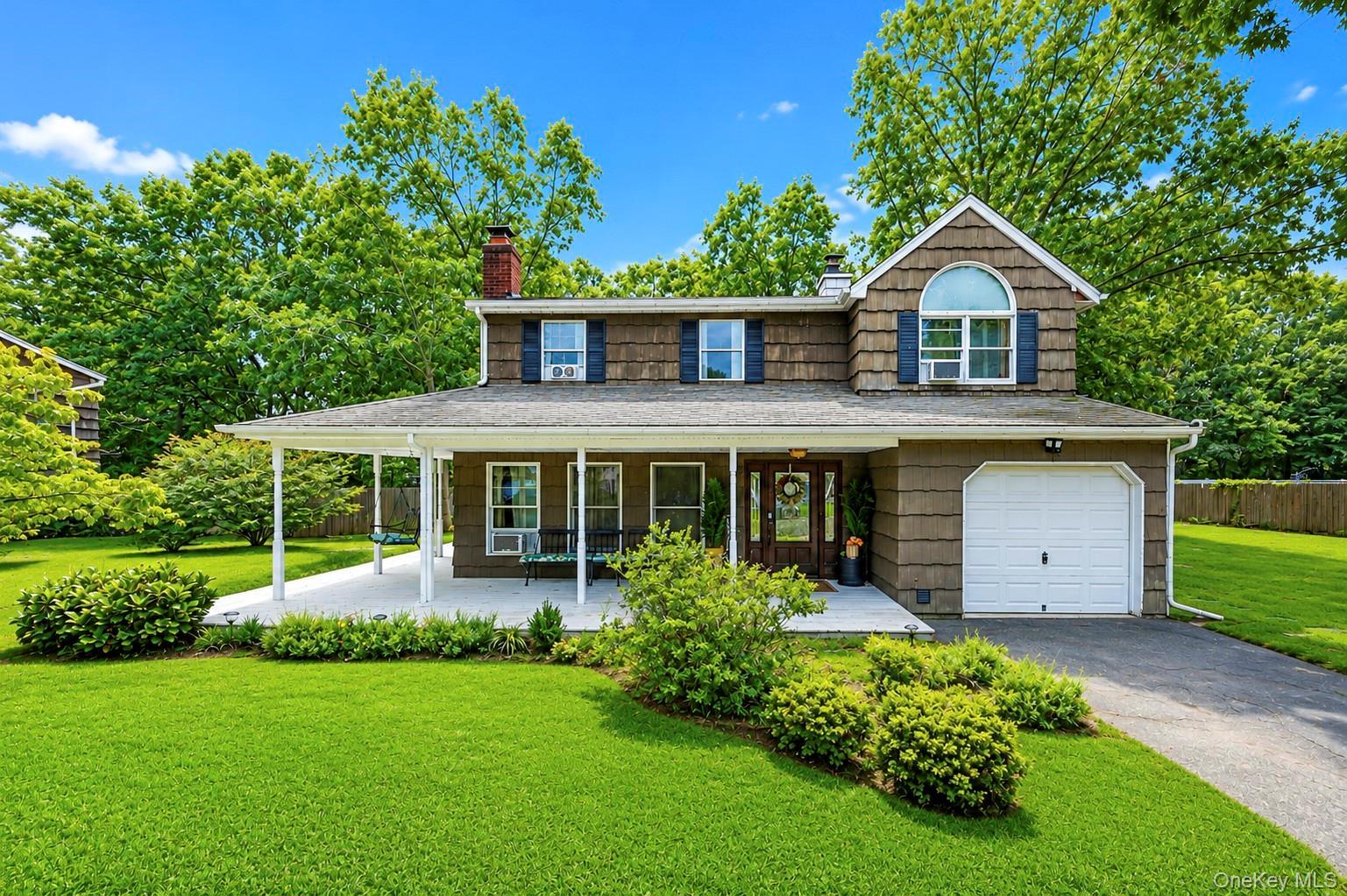 Hope Ct, Selden, NY 11784