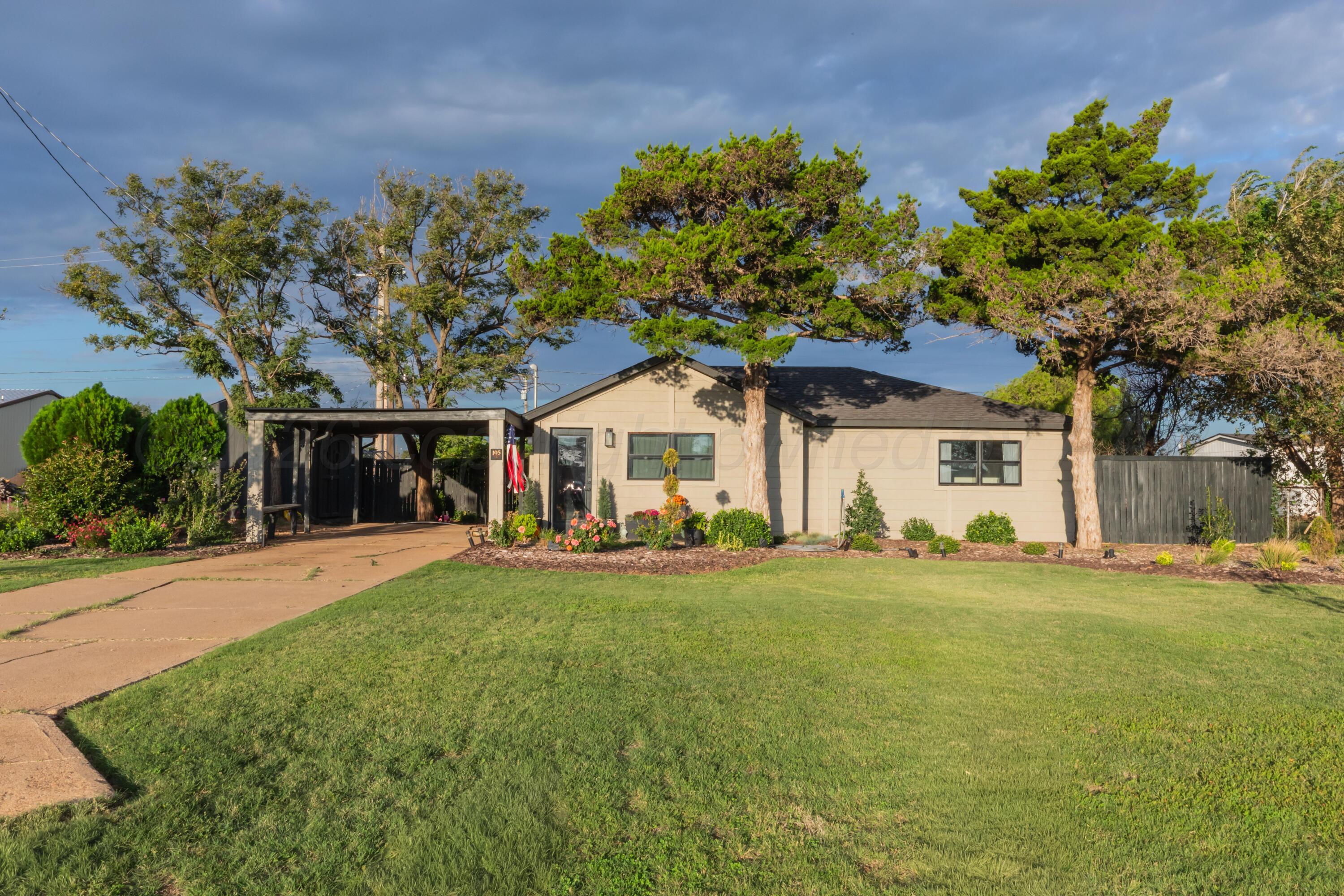 N Vine St, Claude, TX 79019