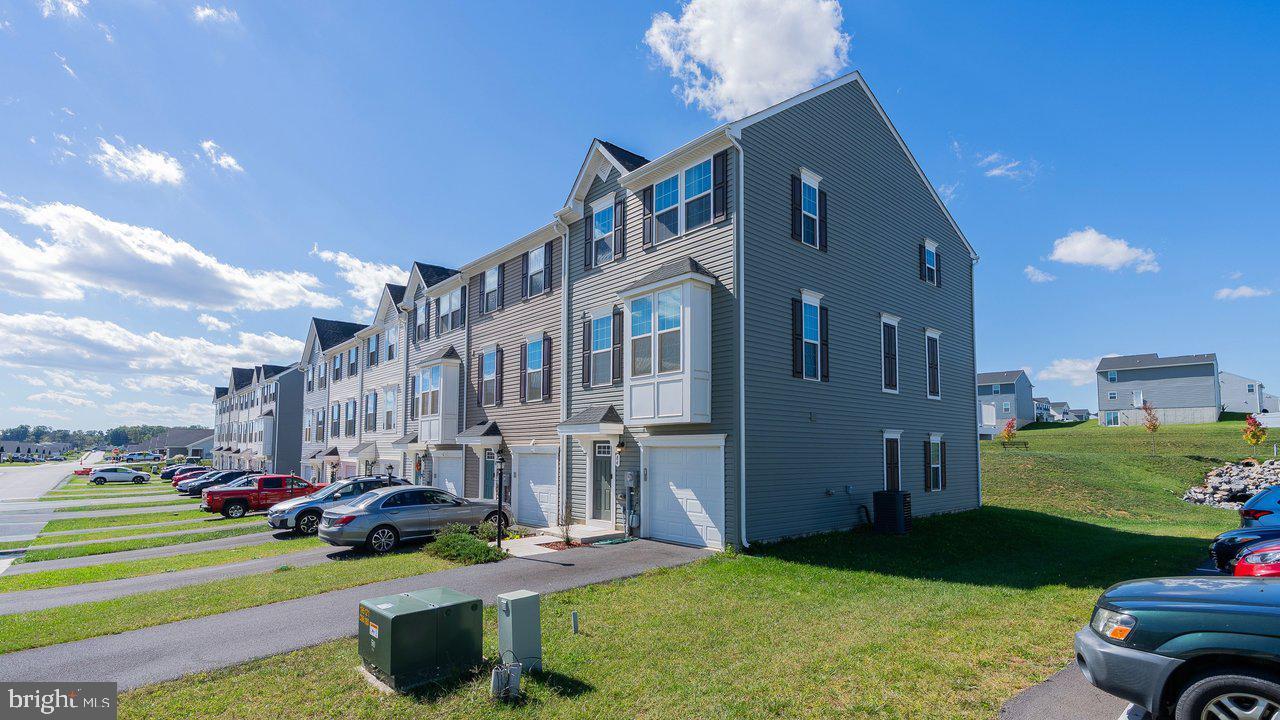 Dripping Spring Dr, Hedgesville, WV 25427