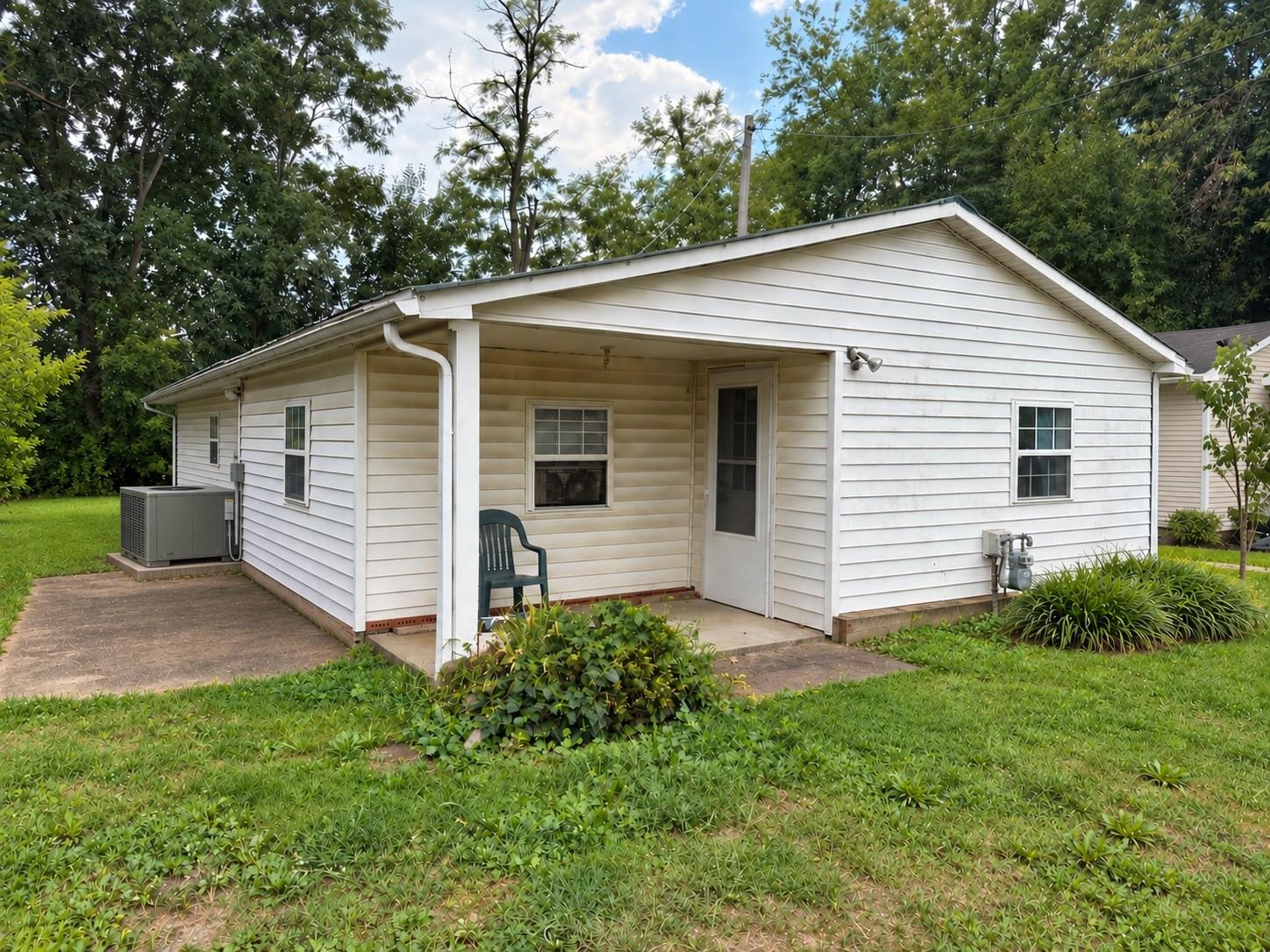 W Mcglothlin St, Portland, TN 37148
