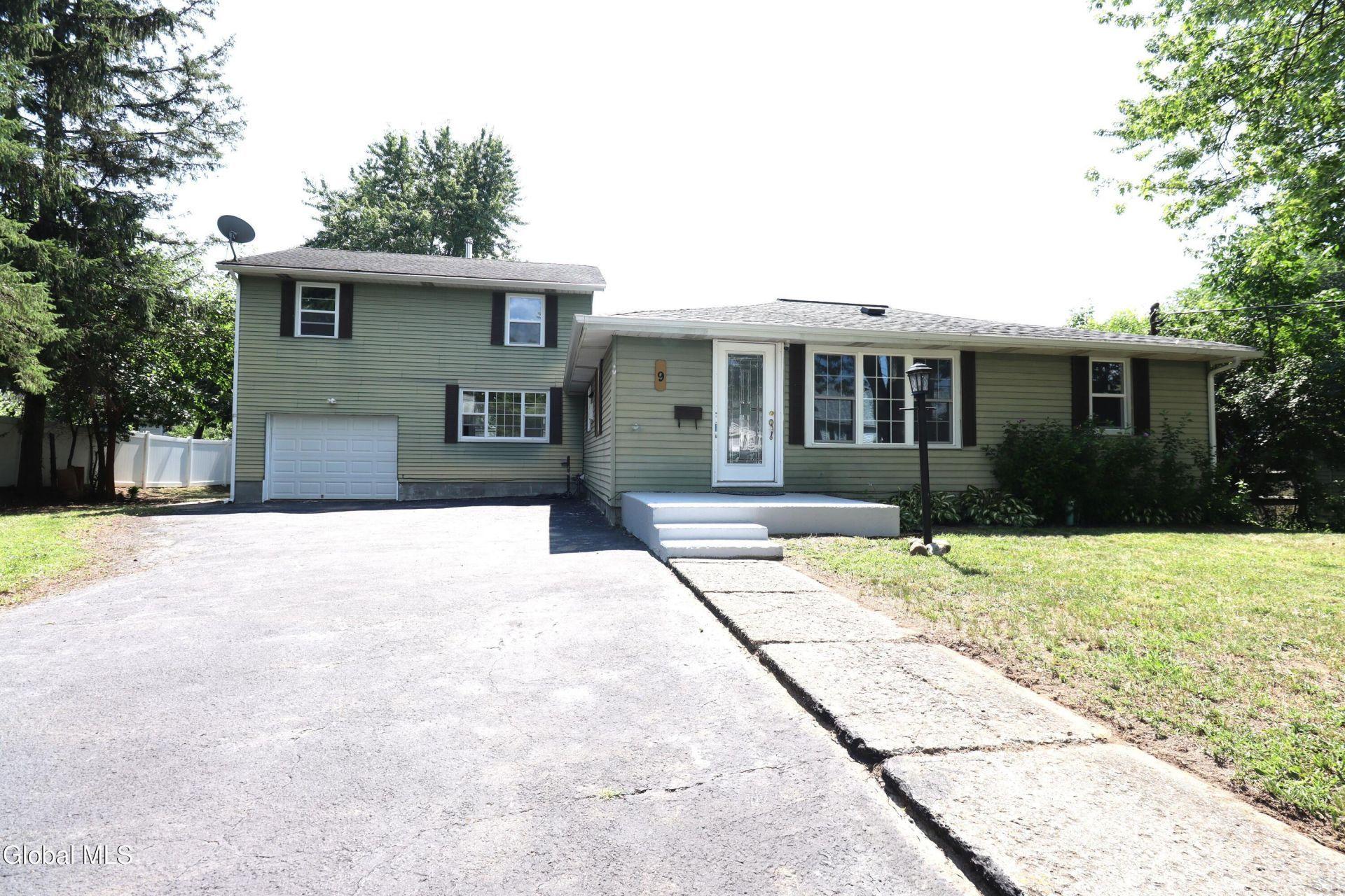 Rhode Island Ave, Rensselaer, NY 12144