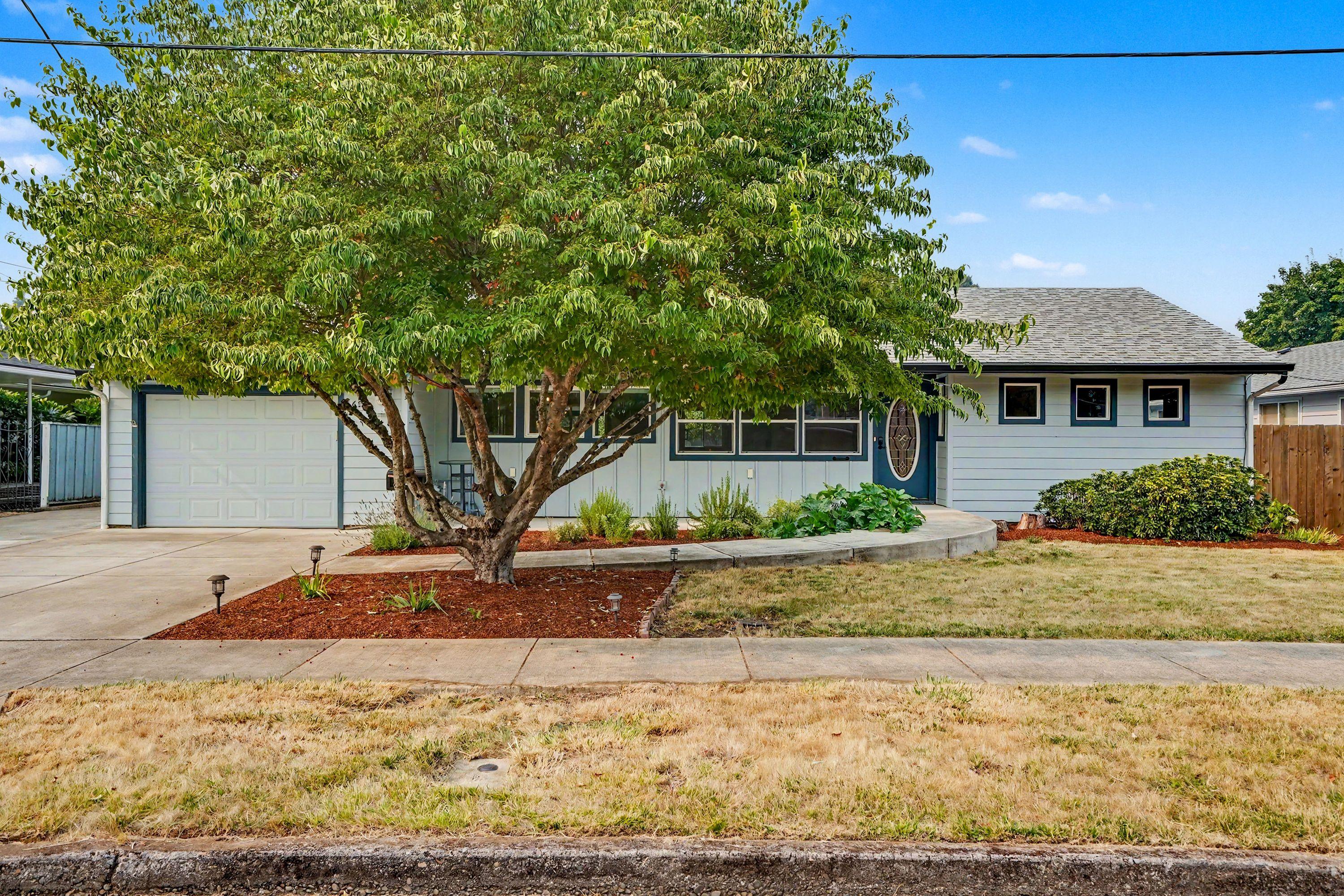E Sherman St, Lebanon, OR 97355