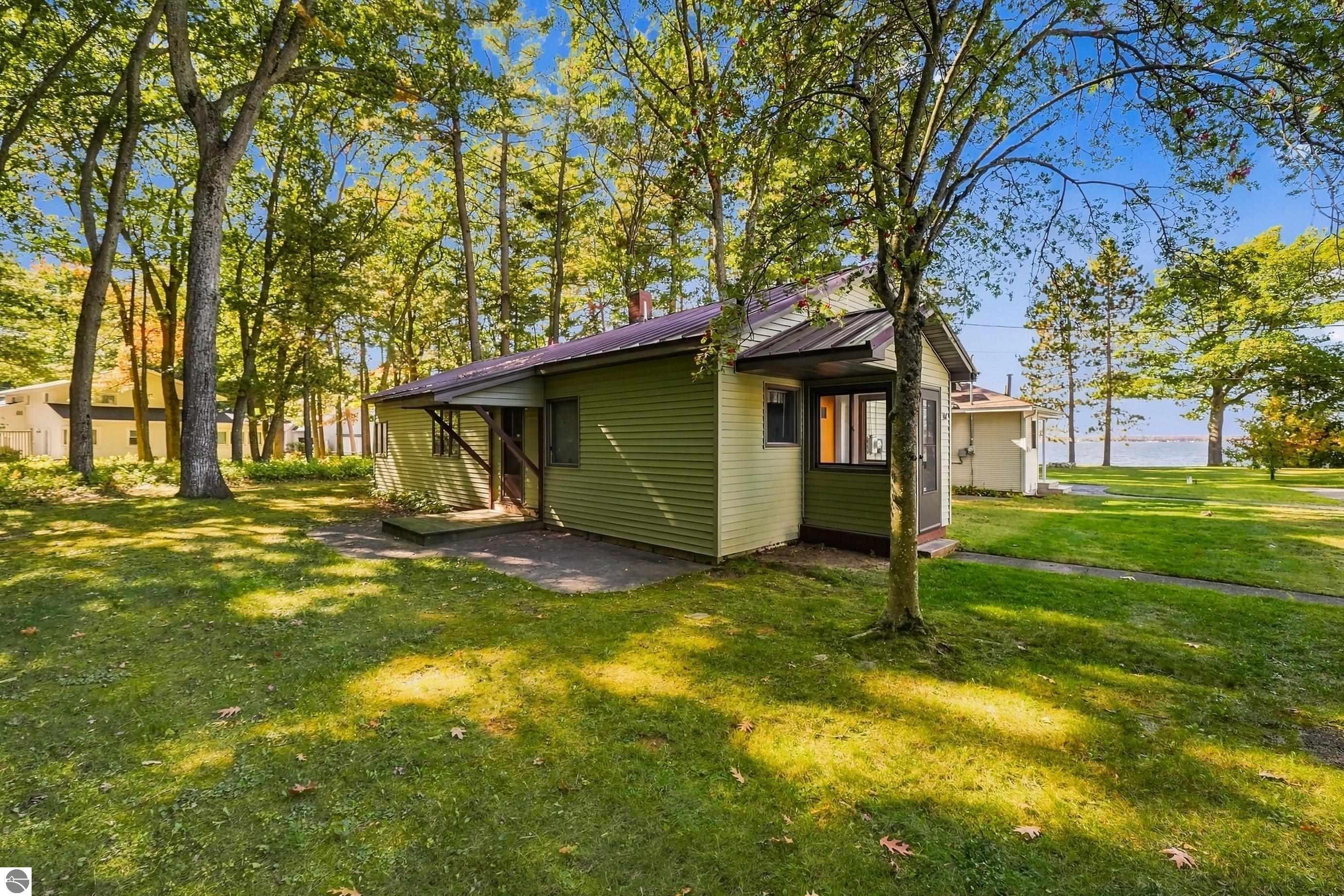 Sunset Ave, Cadillac, MI 49601