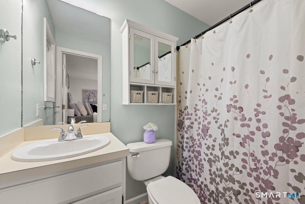 Alpine Dr, Sandy Hook, CT 06482