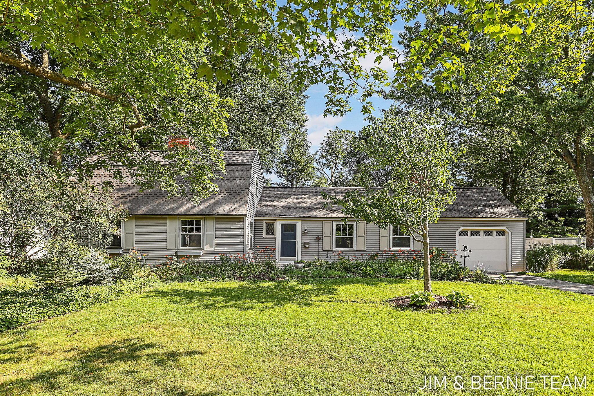 E 31st St, Holland, MI 49423