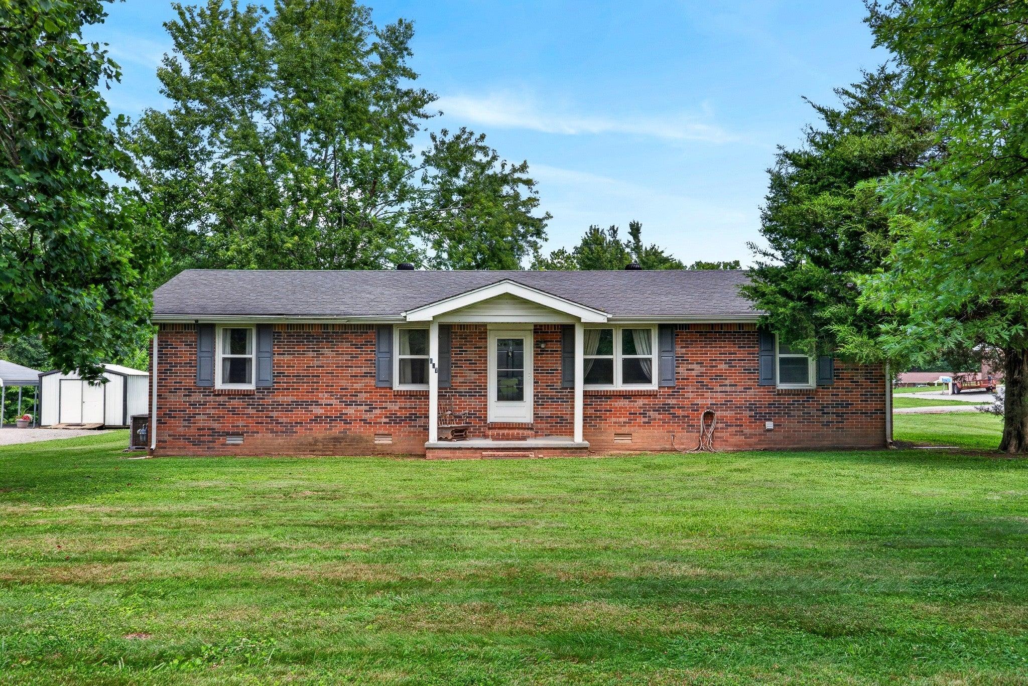 Baker Dr, Lafayette, TN 37083