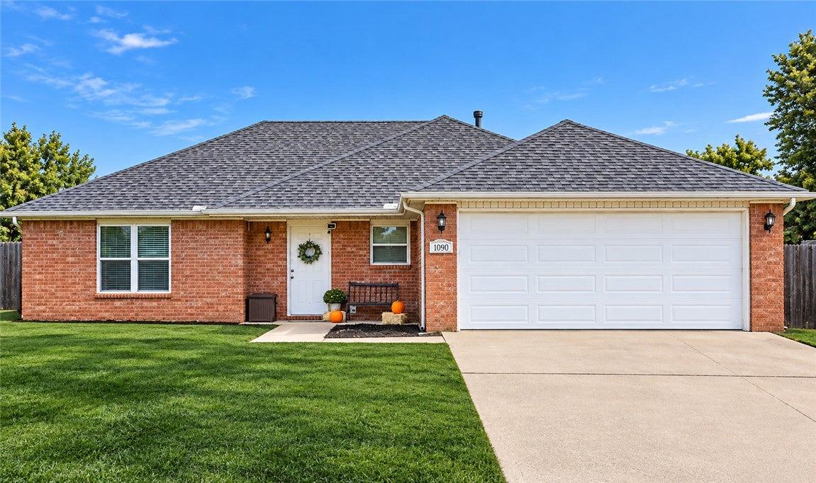 Sunflower St, Centerton, AR 72719