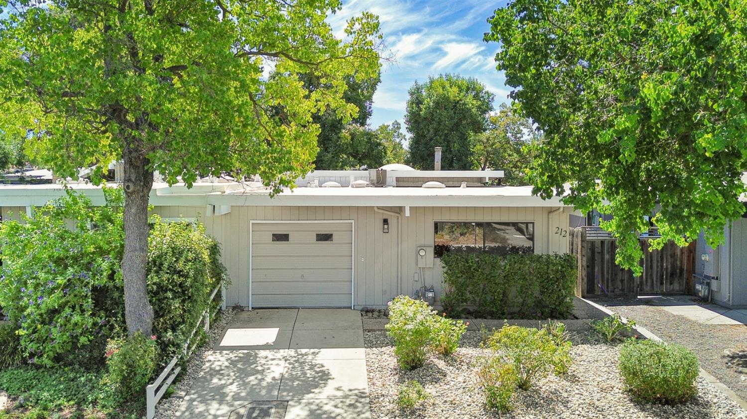 Luz Pl, Davis, CA 95616