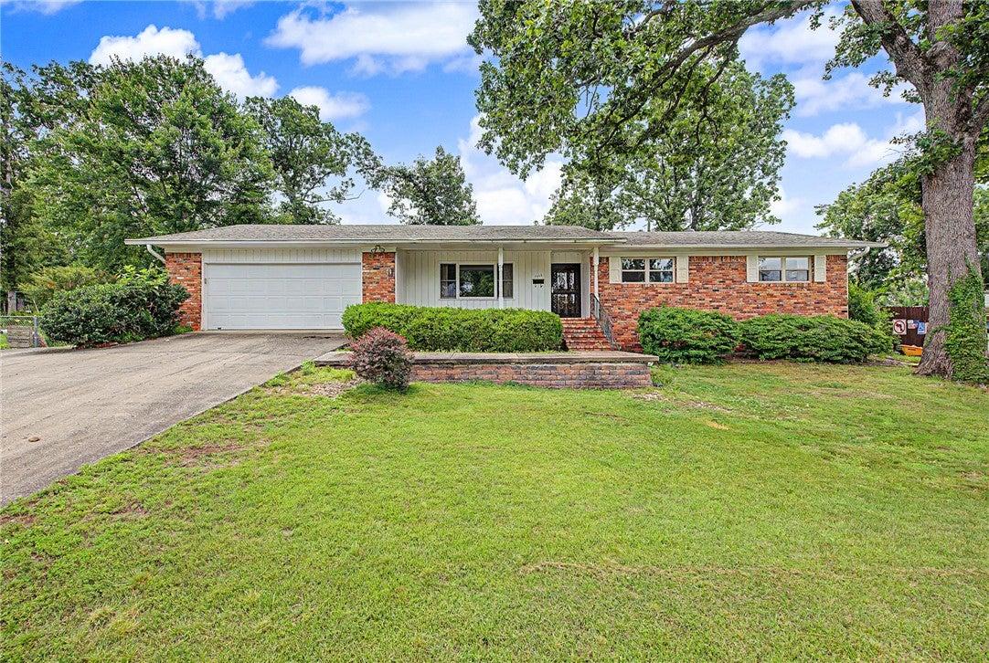 W Birch Dr, Rogers, AR 72758