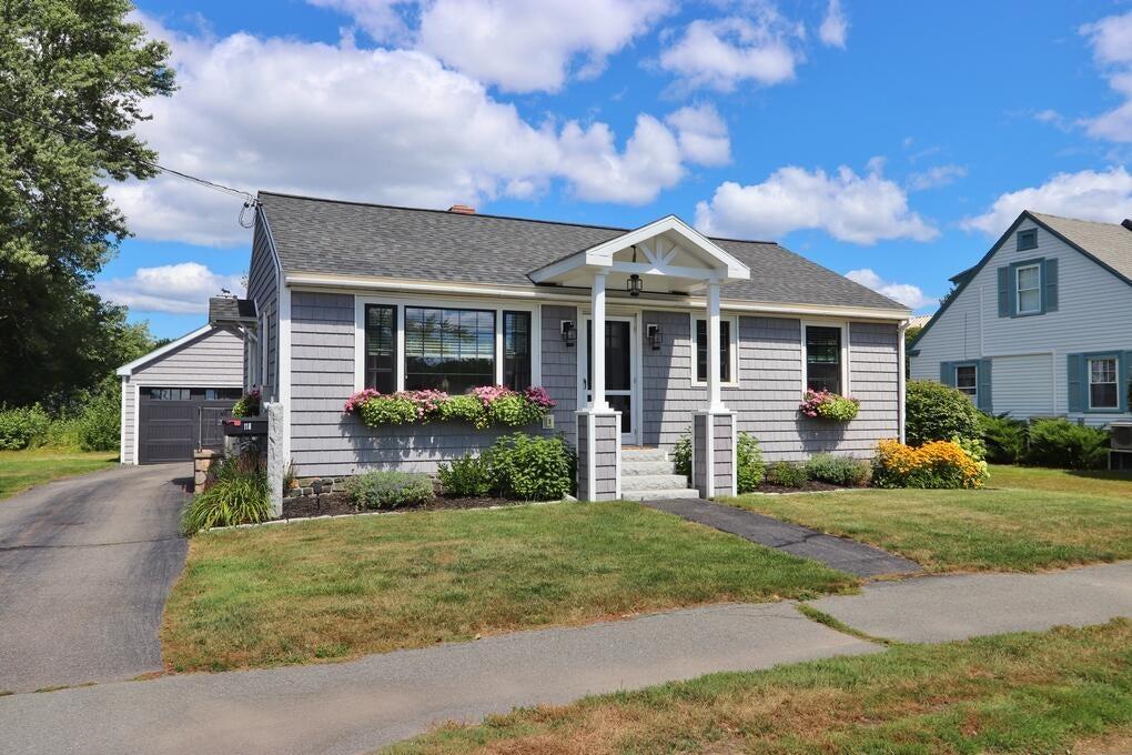 Harthorn Ave, Bangor, ME 04401