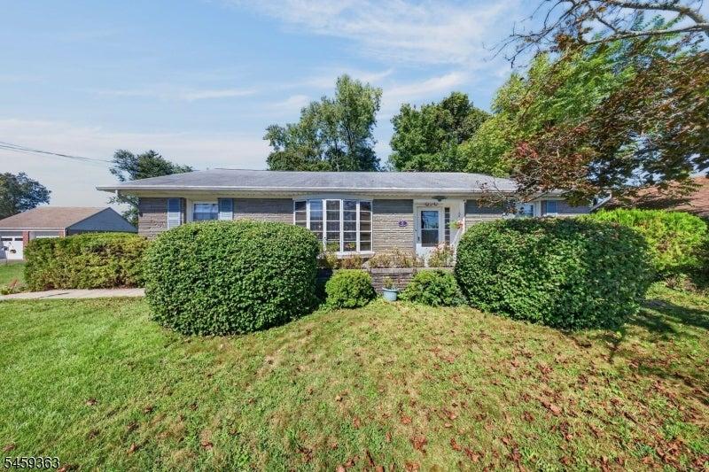 Lydecker Pl, Middlesex, NJ 08846