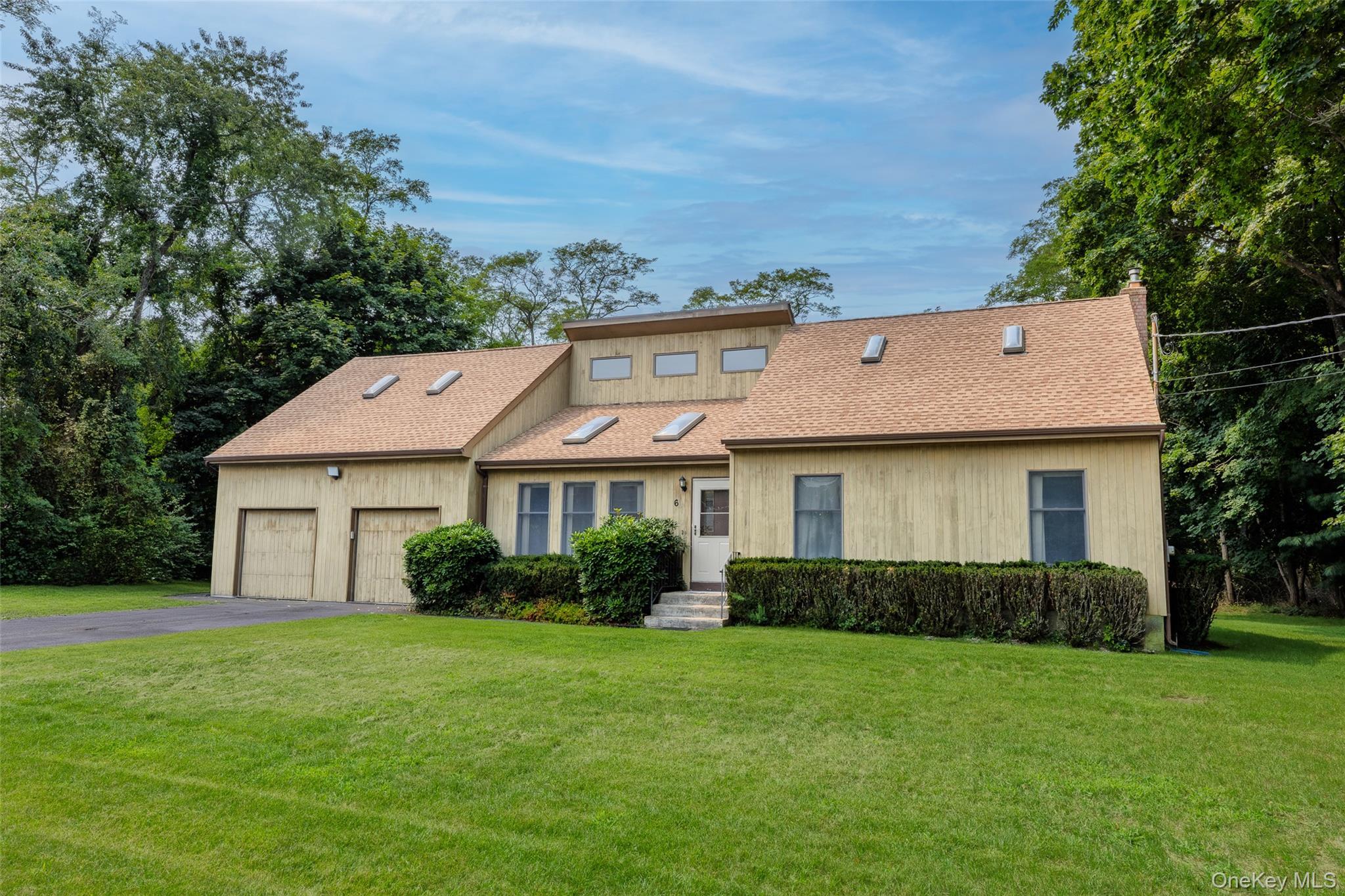 Cedar St, Moriches, NY 11955