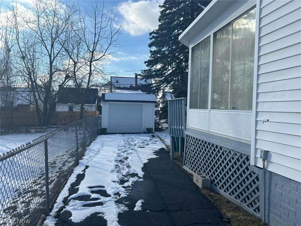 Arch St, Maple Heights, OH 44137