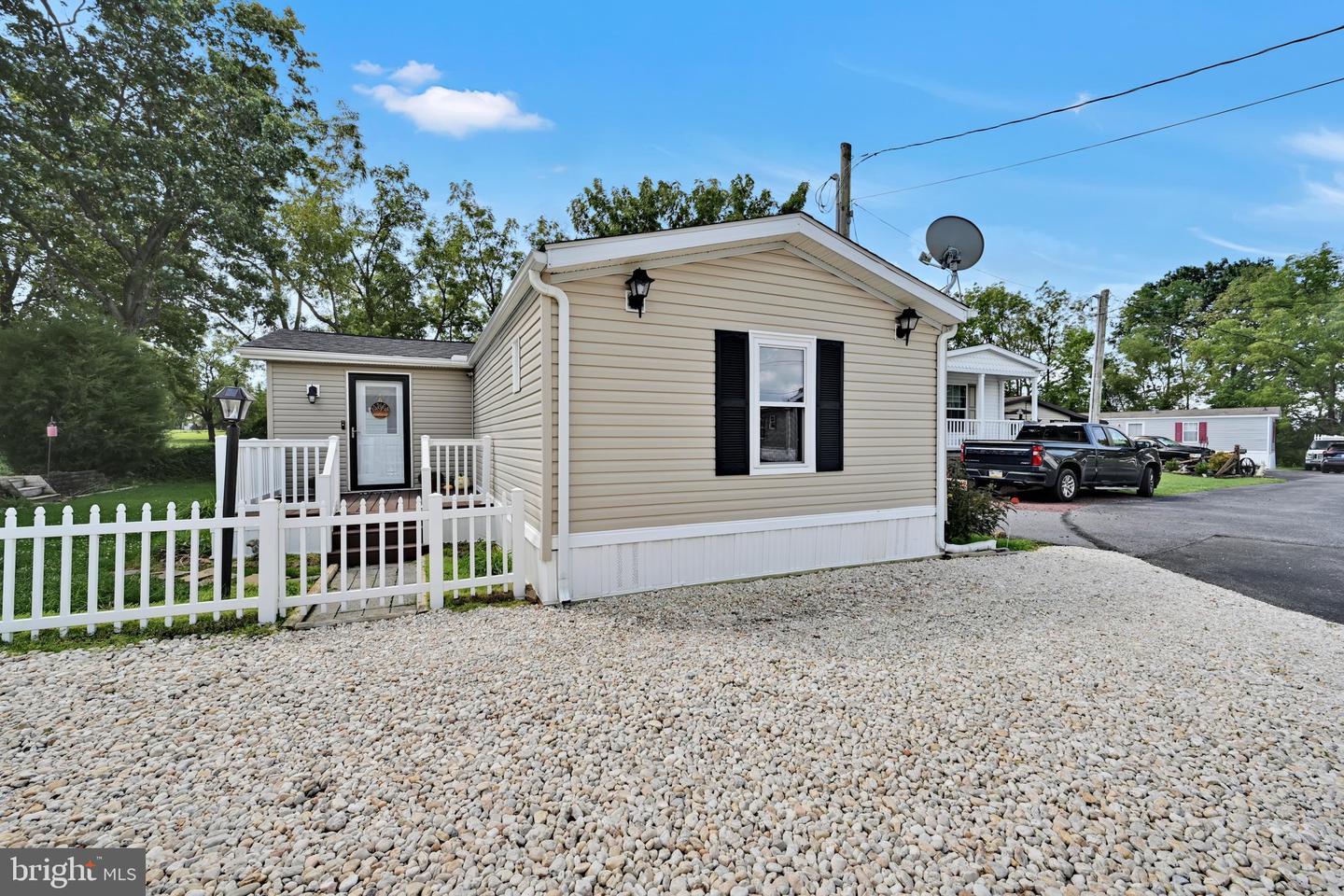 Don Dr, New Holland, PA 17557