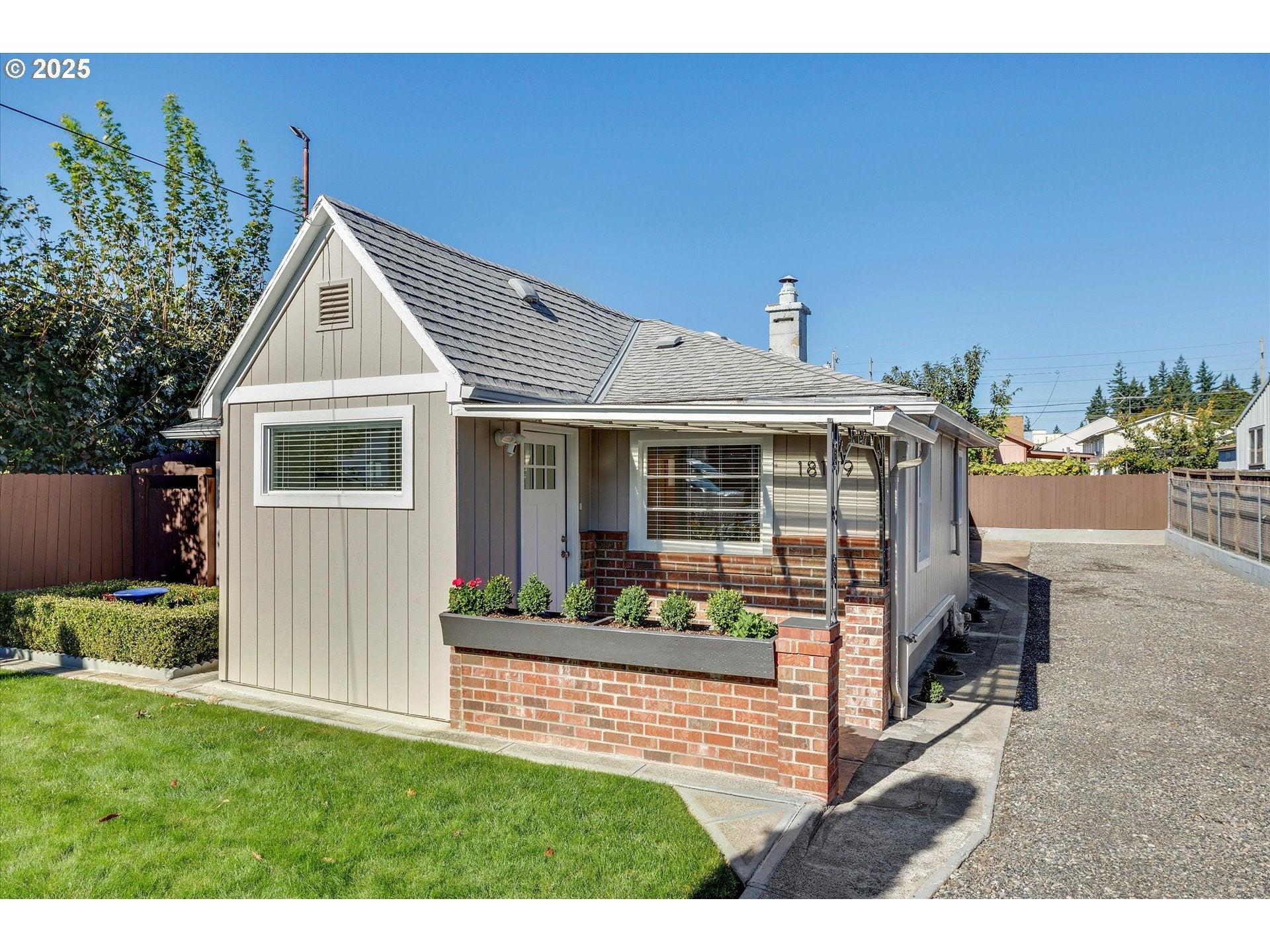 Se Pine St, Portland, OR 97233
