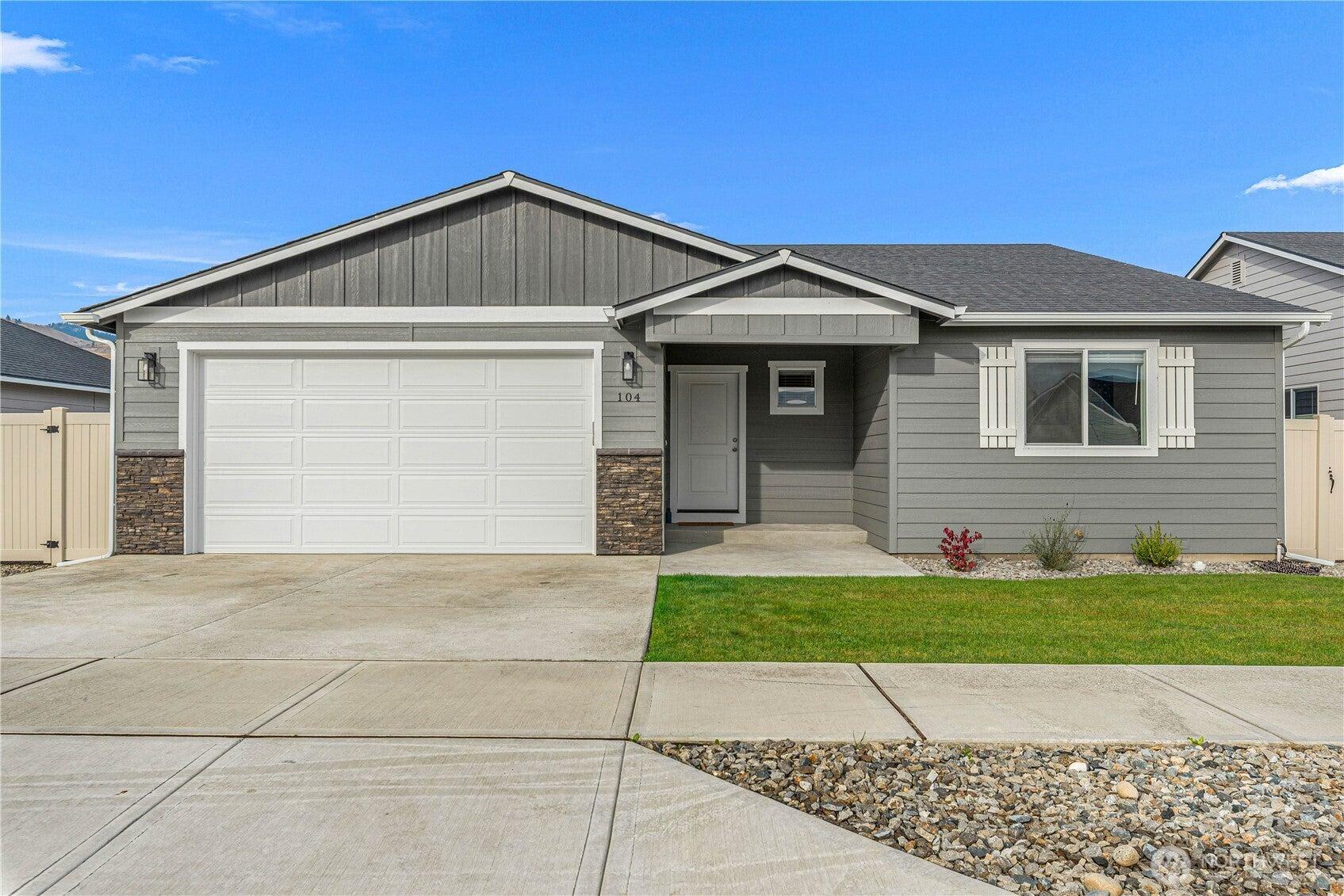 Salmon Dr, Wenatchee, WA 98801