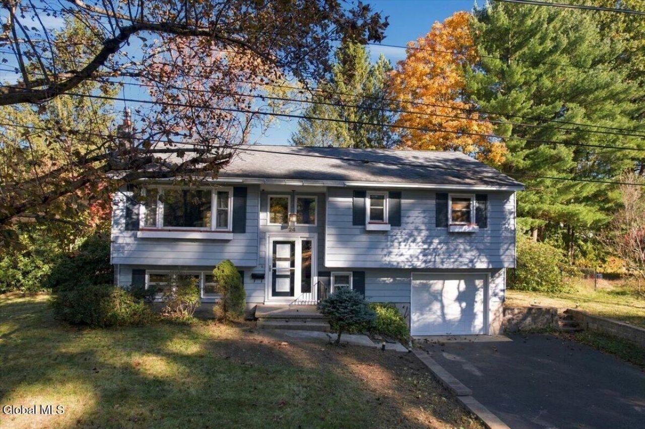 Patricia Ln, Saratoga Springs, NY 12866