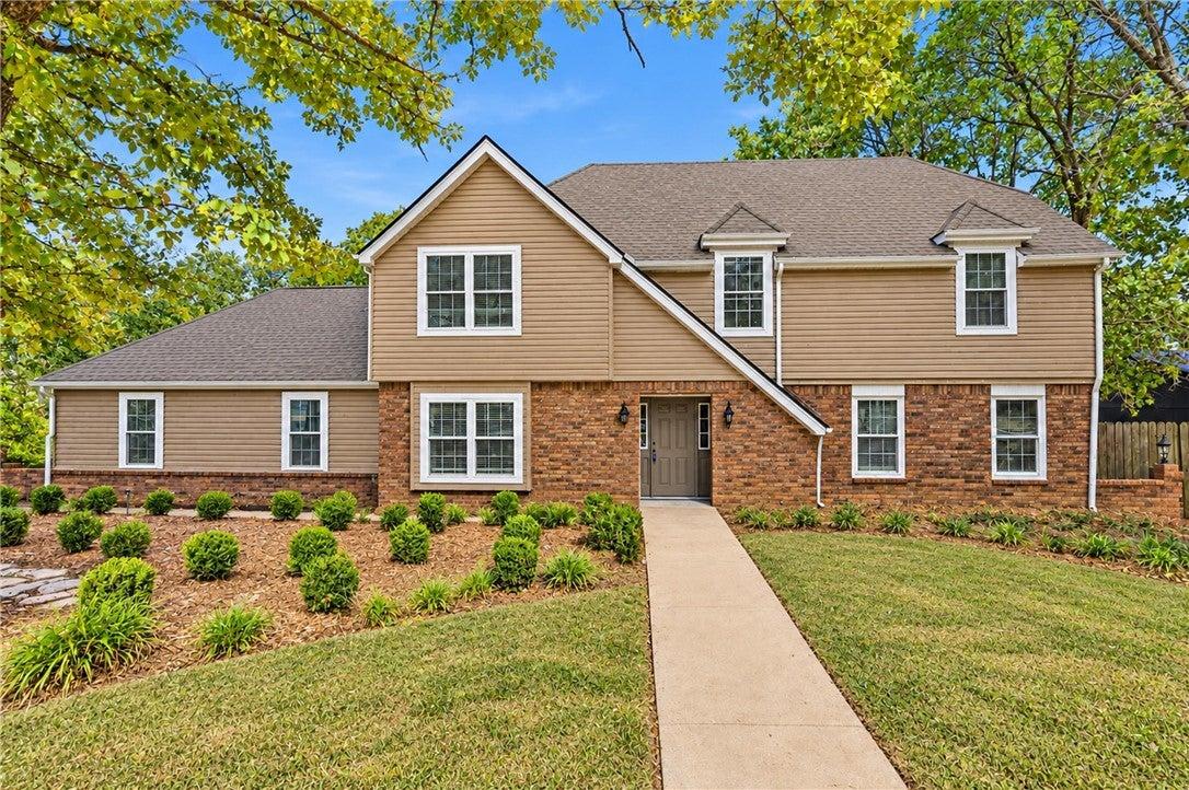 E Golden Oaks Dr, Fayetteville, AR 72703