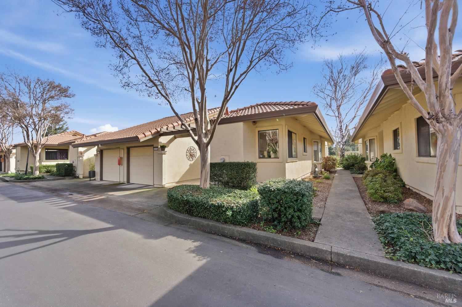 Fountain Grove Cir, Napa, CA 94558