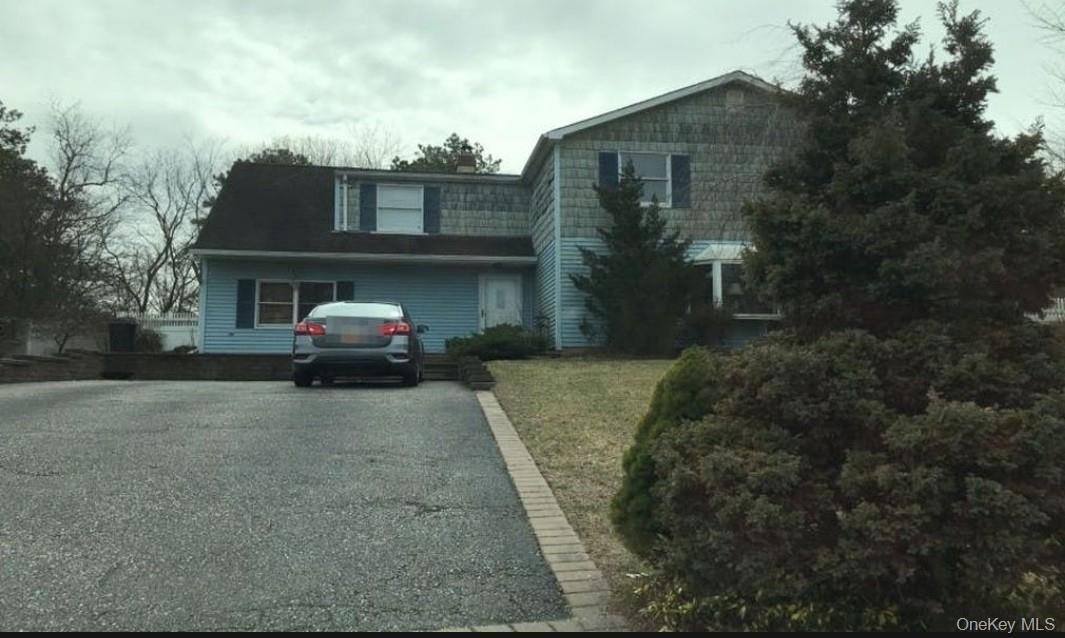 Norway Pine Dr, Medford, NY 11763